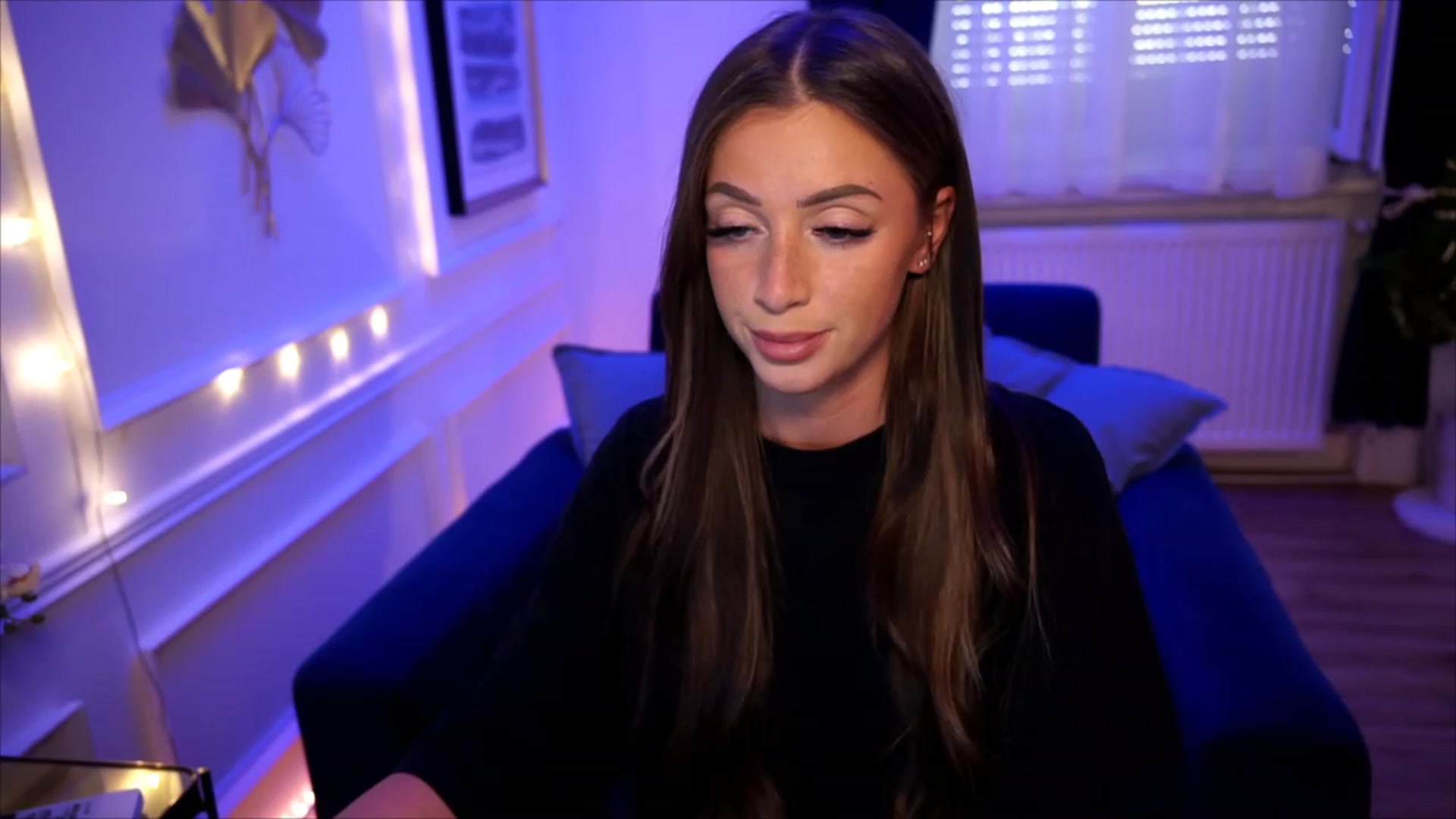 Gallery image thumbnail from emma_ruby's myfreecams stream on, 08/08/2023, 15:28 image 3 of 20