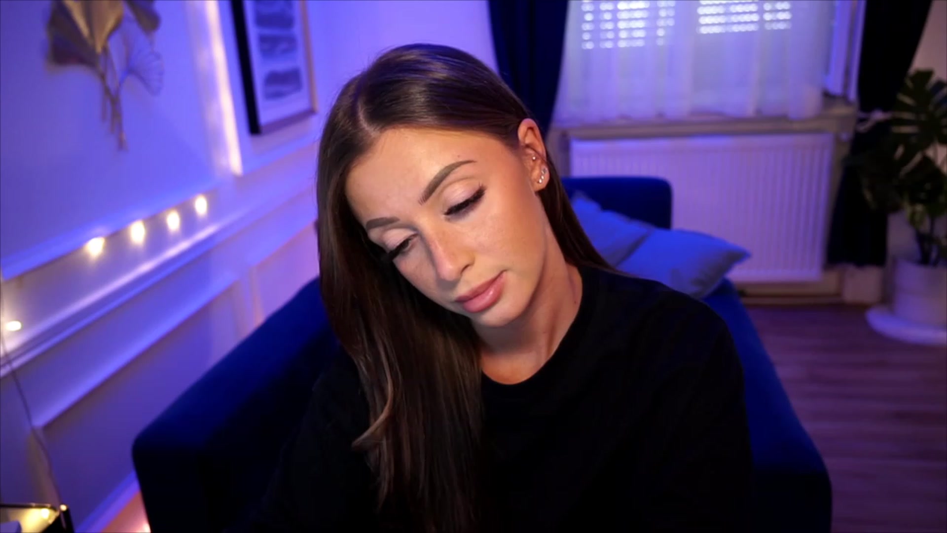 Gallery image thumbnail from emma_ruby's myfreecams stream on, 08/08/2023, 15:28 image 18 of 20