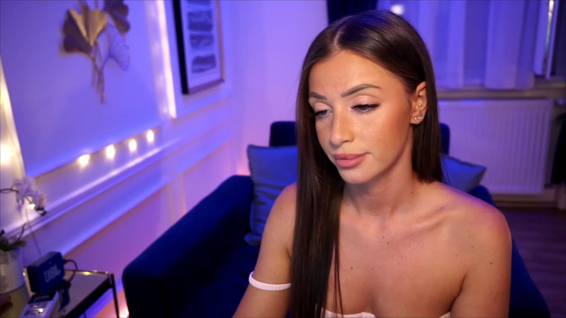 Gallery image thumbnail from emma_ruby's myfreecams stream on, 08/10/2023, 20:21 image 20 of 20