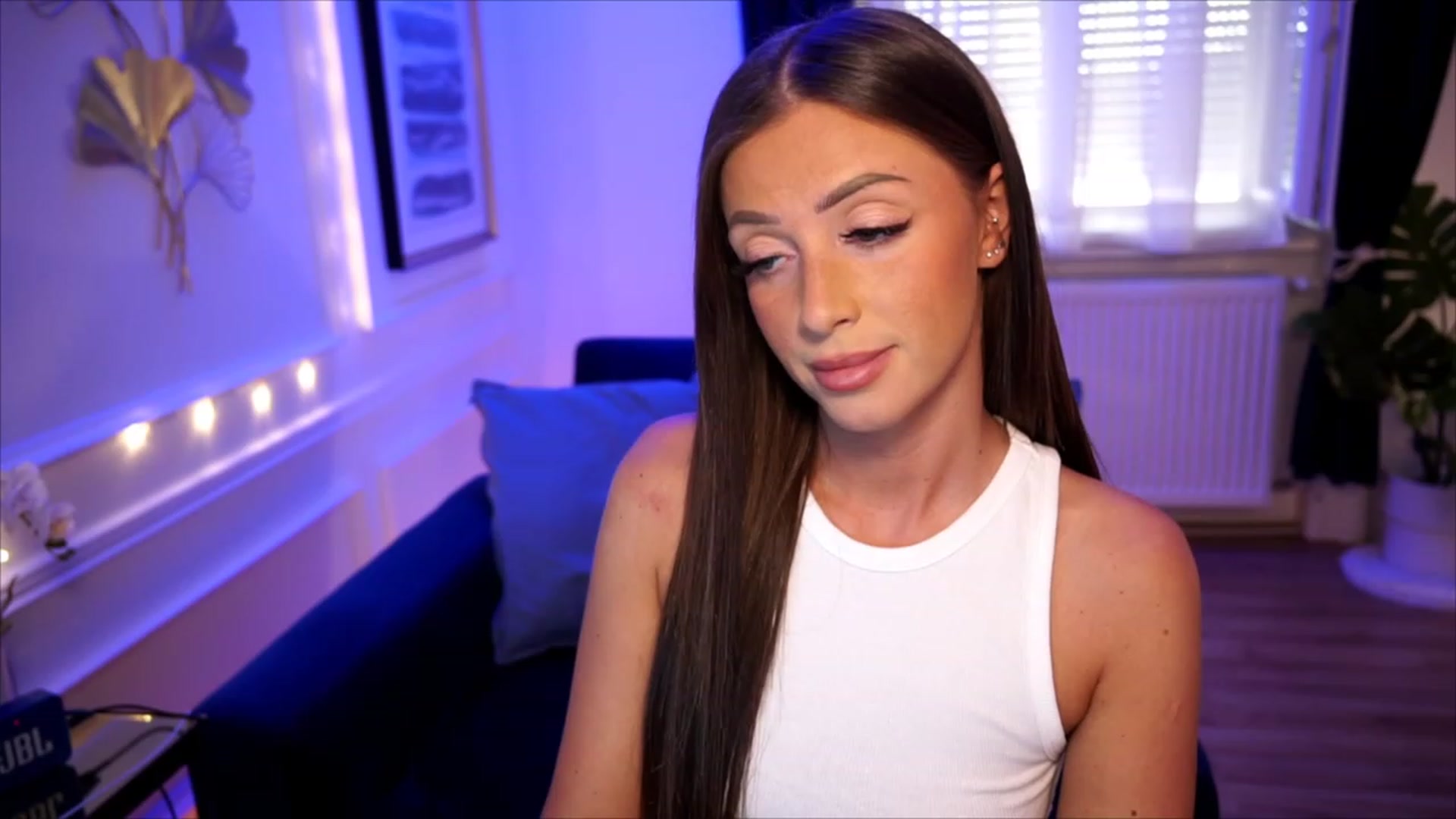 Gallery image thumbnail from emma_ruby's myfreecams stream on, 08/12/2023, 17:37 image 12 of 20