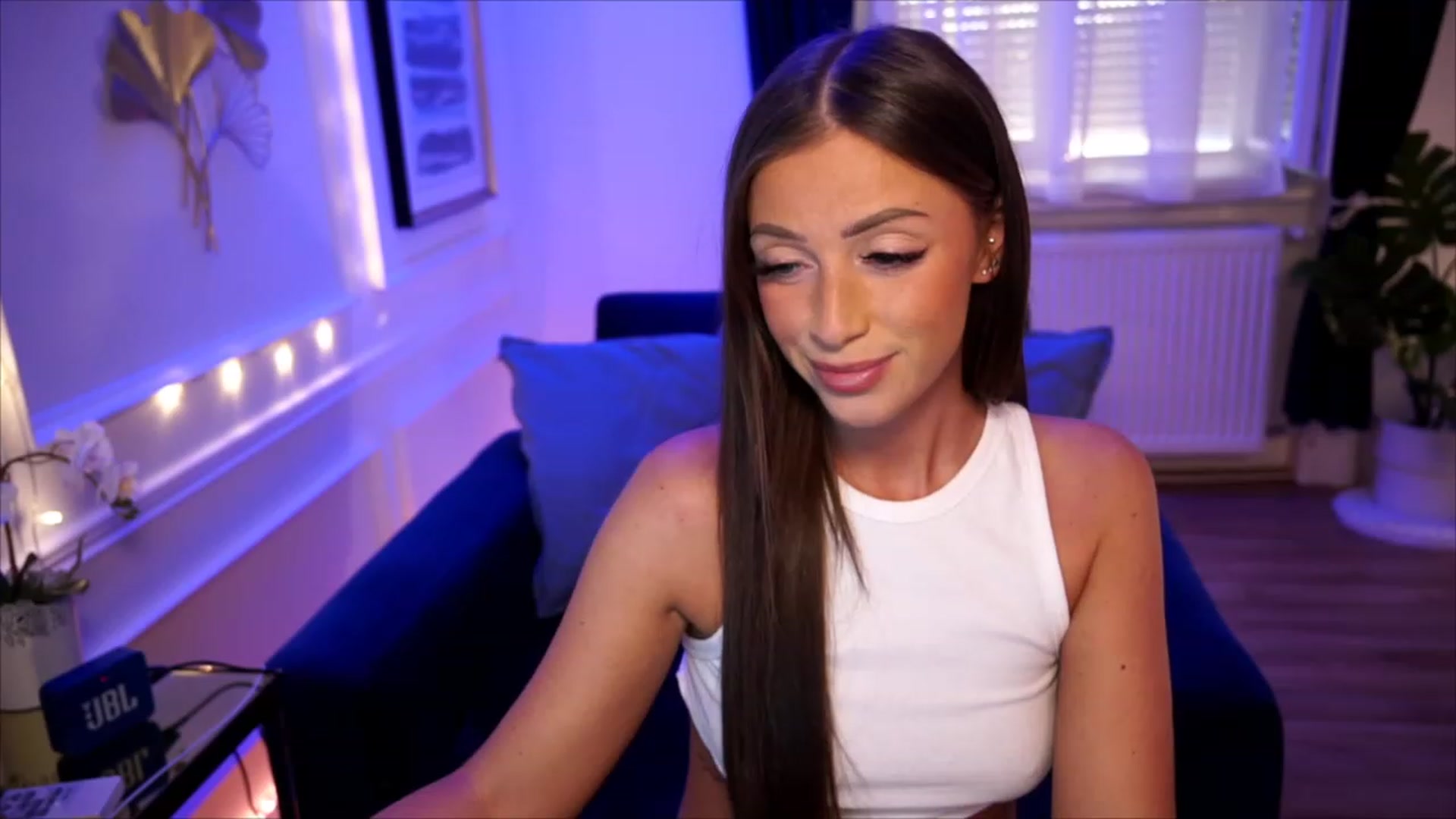 Gallery image thumbnail from emma_ruby's myfreecams stream on, 08/12/2023, 17:37 image 18 of 20