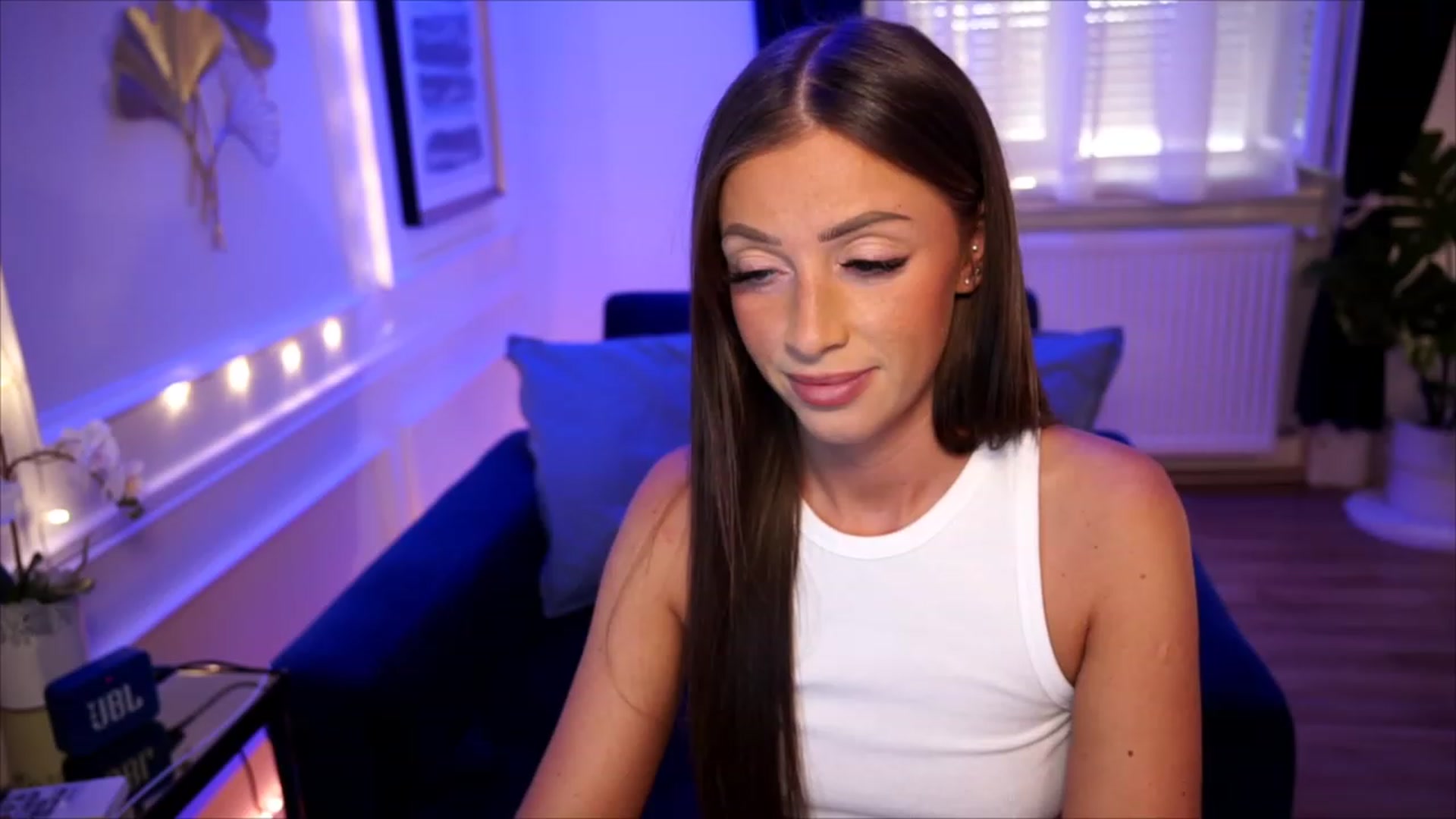 Gallery image thumbnail from emma_ruby's myfreecams stream on, 08/12/2023, 17:37 image 17 of 20