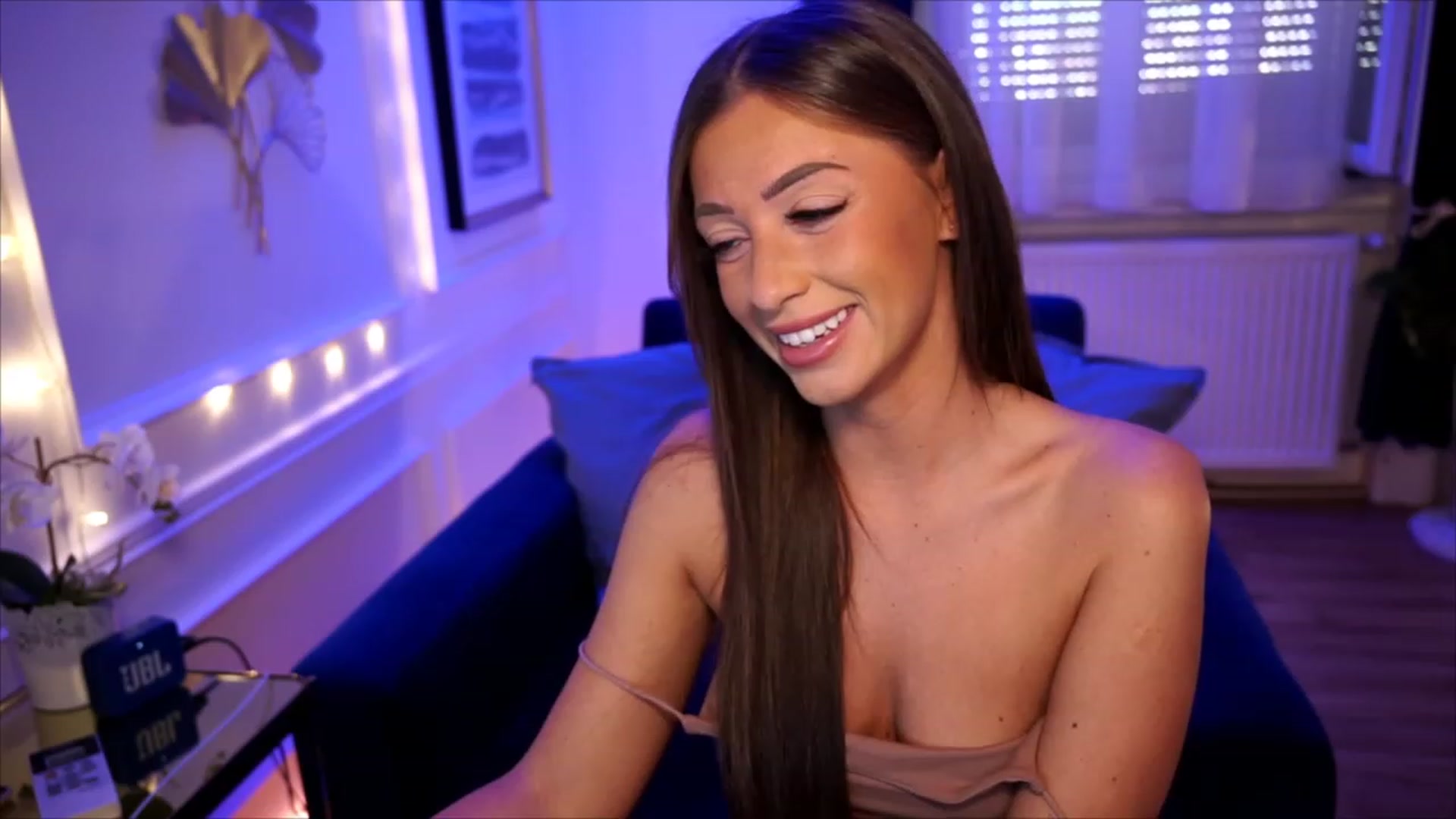 Gallery image thumbnail from emma_ruby's myfreecams stream on, 08/13/2023, 07:54 image 7 of 20