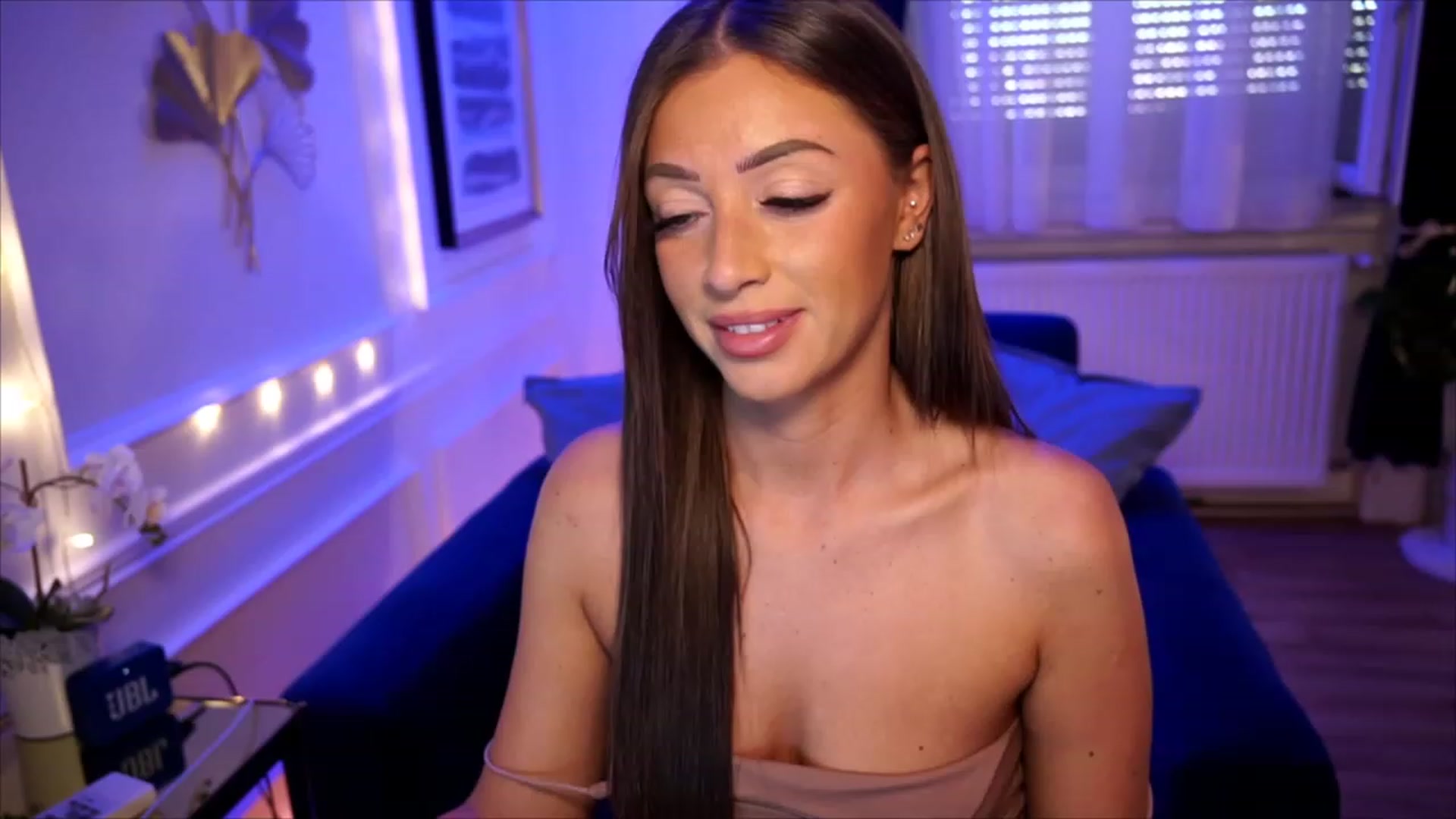 Gallery image thumbnail from emma_ruby's myfreecams stream on, 08/13/2023, 09:12 image 3 of 20