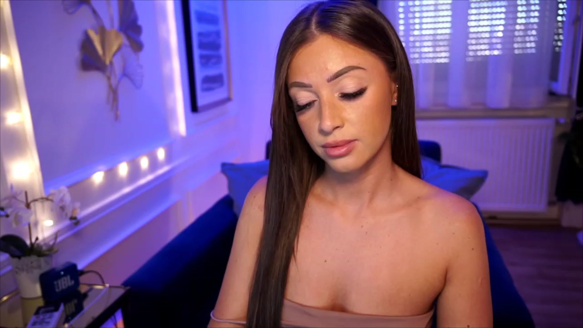 Gallery image thumbnail from emma_ruby's myfreecams stream on, 08/13/2023, 09:12 image 14 of 20