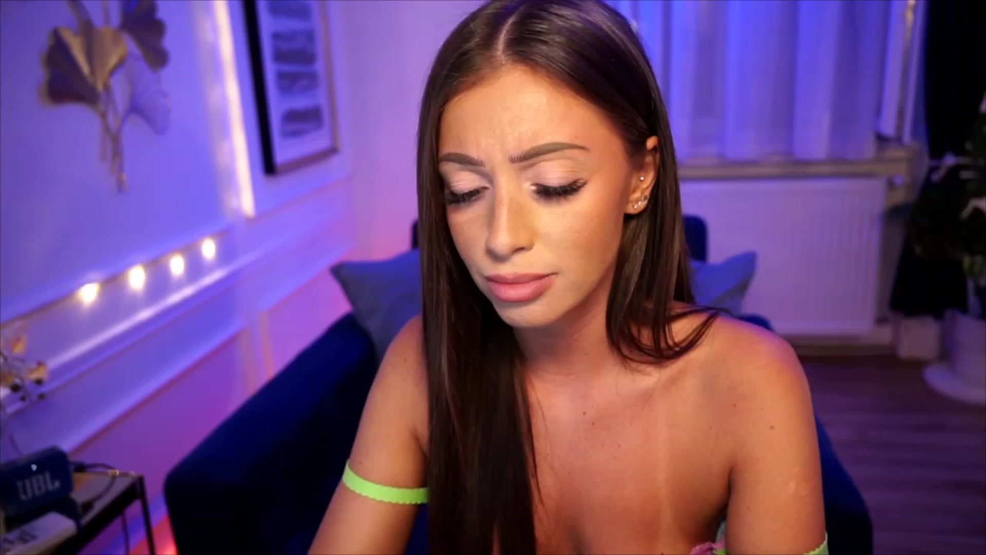 Gallery image thumbnail from emma_ruby's myfreecams stream on, 08/17/2023, 19:58 image 4 of 20