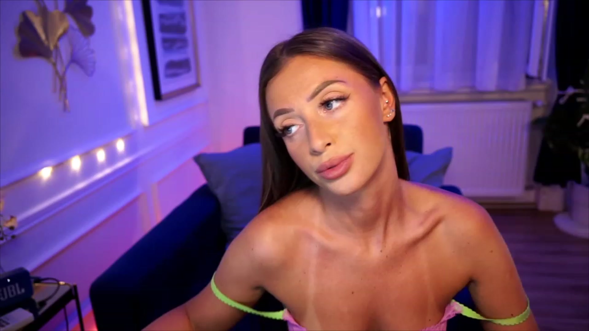 Gallery image thumbnail from emma_ruby's myfreecams stream on, 08/17/2023, 19:58 image 16 of 20