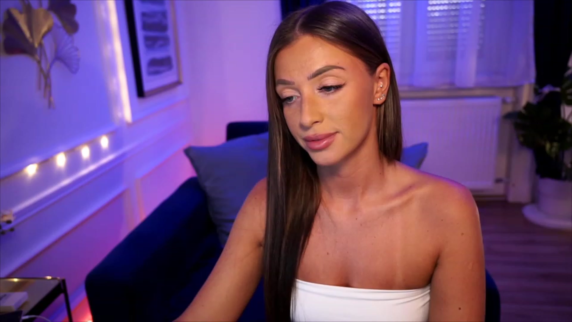 Gallery image thumbnail from emma_ruby's myfreecams stream on, 08/18/2023, 17:27 image 5 of 20