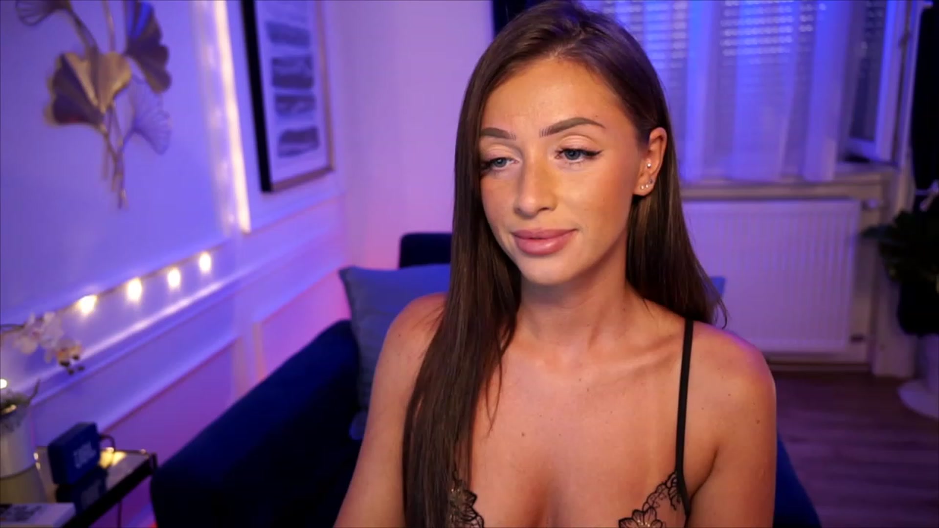 Gallery image thumbnail from emma_ruby's myfreecams stream on, 08/19/2023, 17:48 image 18 of 20