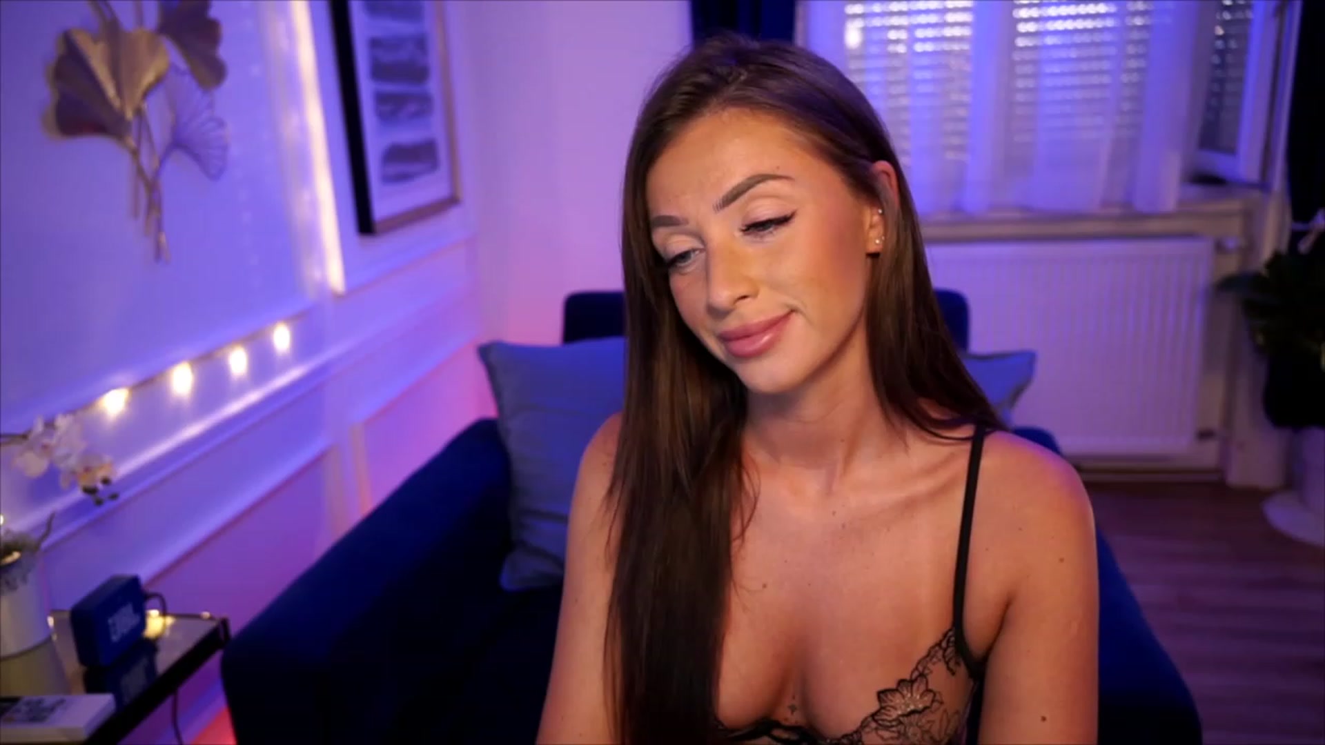 Gallery image thumbnail from emma_ruby's myfreecams stream on, 08/19/2023, 17:48 image 7 of 20
