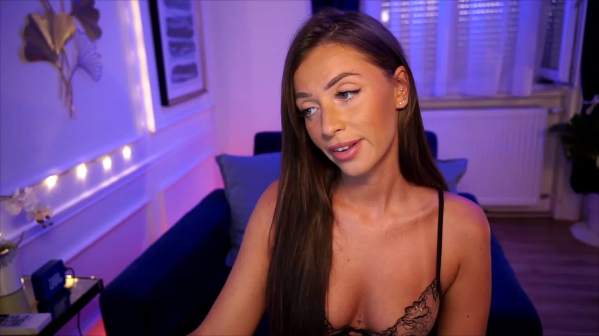 Gallery image thumbnail from emma_ruby's myfreecams stream on, 08/19/2023, 17:48 image 14 of 20