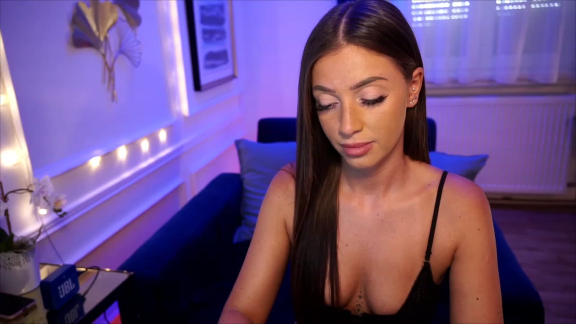 Gallery image thumbnail from emma_ruby's myfreecams stream on, 08/25/2023, 13:27 image 1 of 20