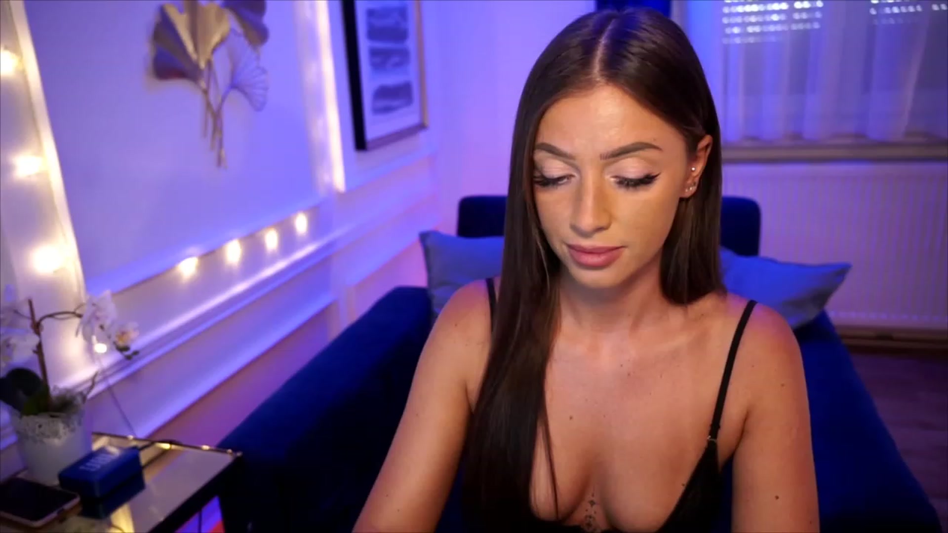 Gallery image thumbnail from emma_ruby's myfreecams stream on, 08/25/2023, 15:07 image 10 of 20