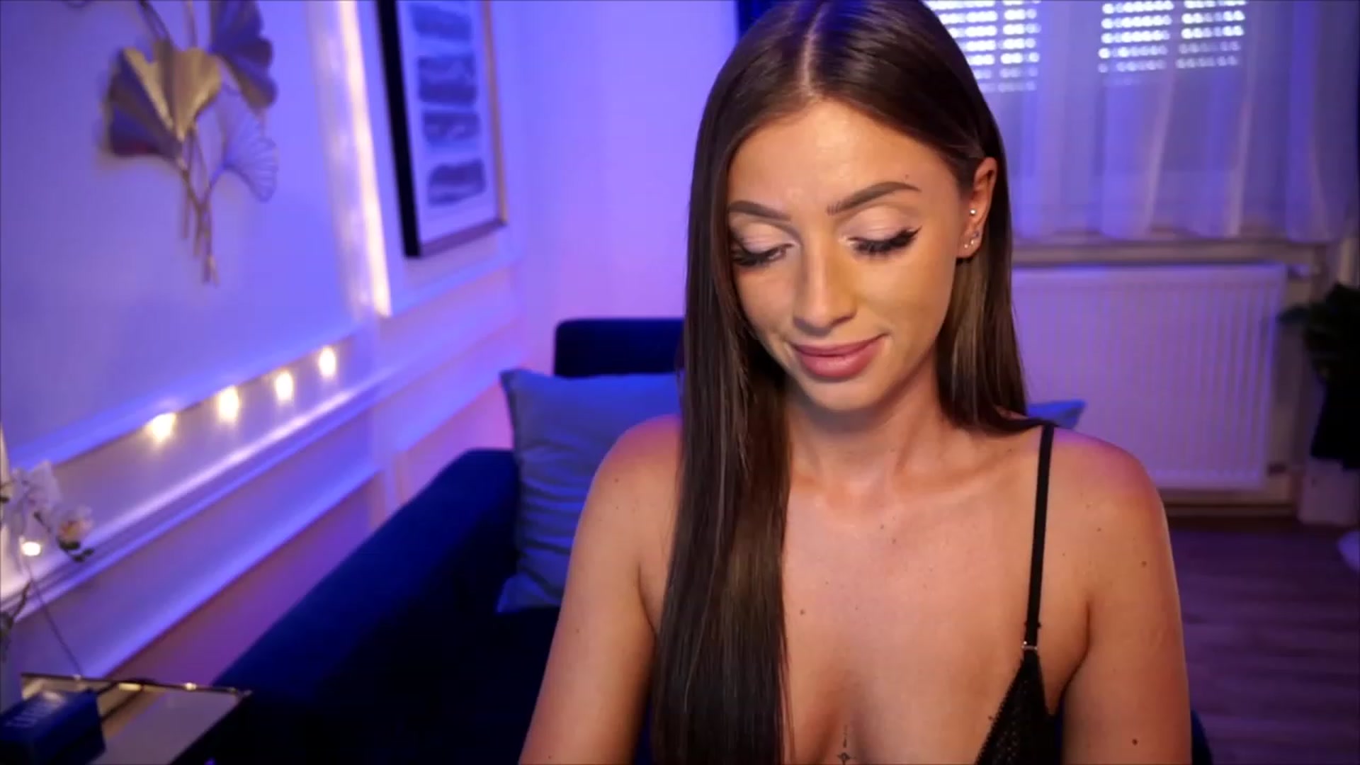 Gallery image thumbnail from emma_ruby's myfreecams stream on, 08/25/2023, 15:07 image 4 of 20