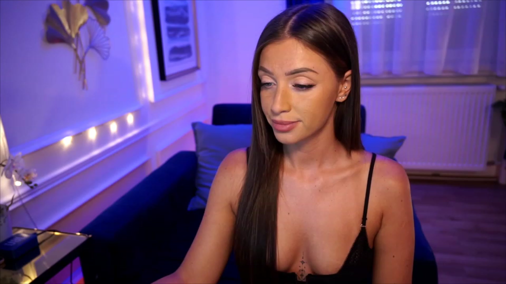 Gallery image thumbnail from emma_ruby's myfreecams stream on, 08/25/2023, 15:07 image 19 of 20
