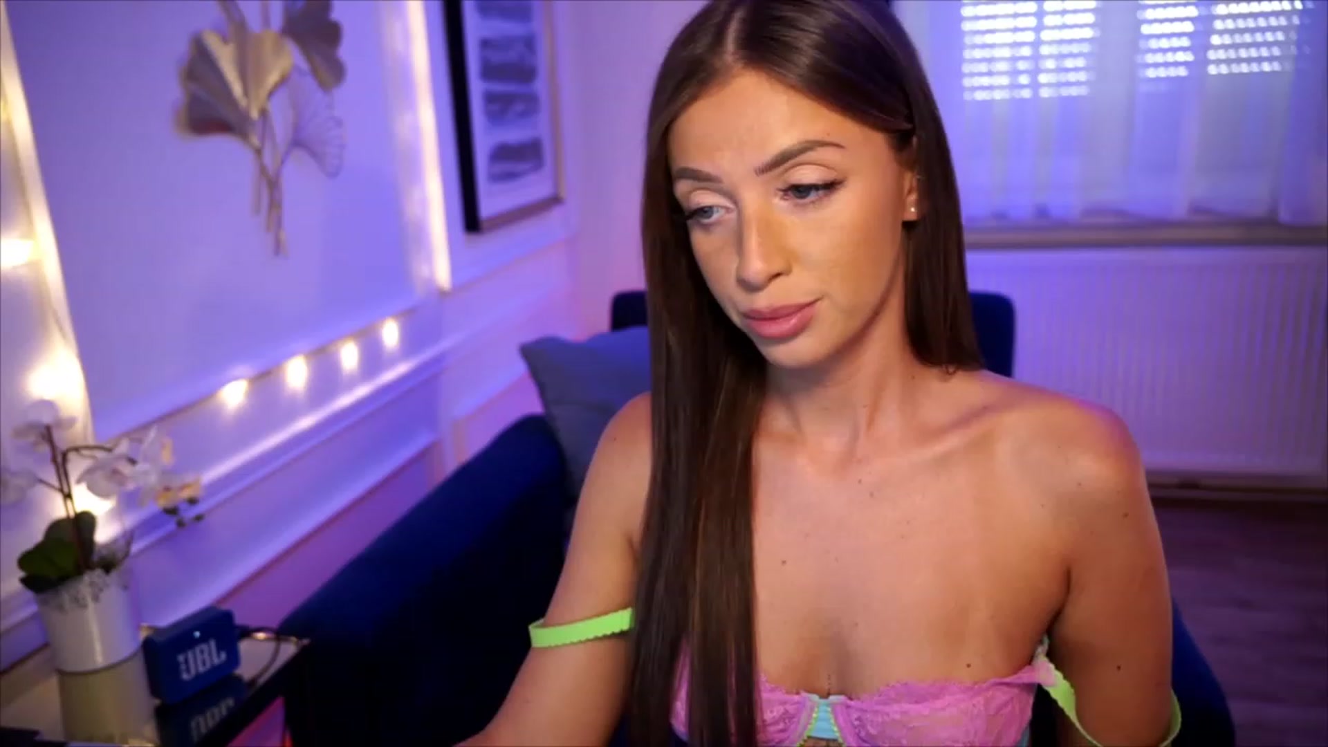 Gallery image thumbnail from emma_ruby's myfreecams stream on, 08/26/2023, 14:32 image 3 of 20