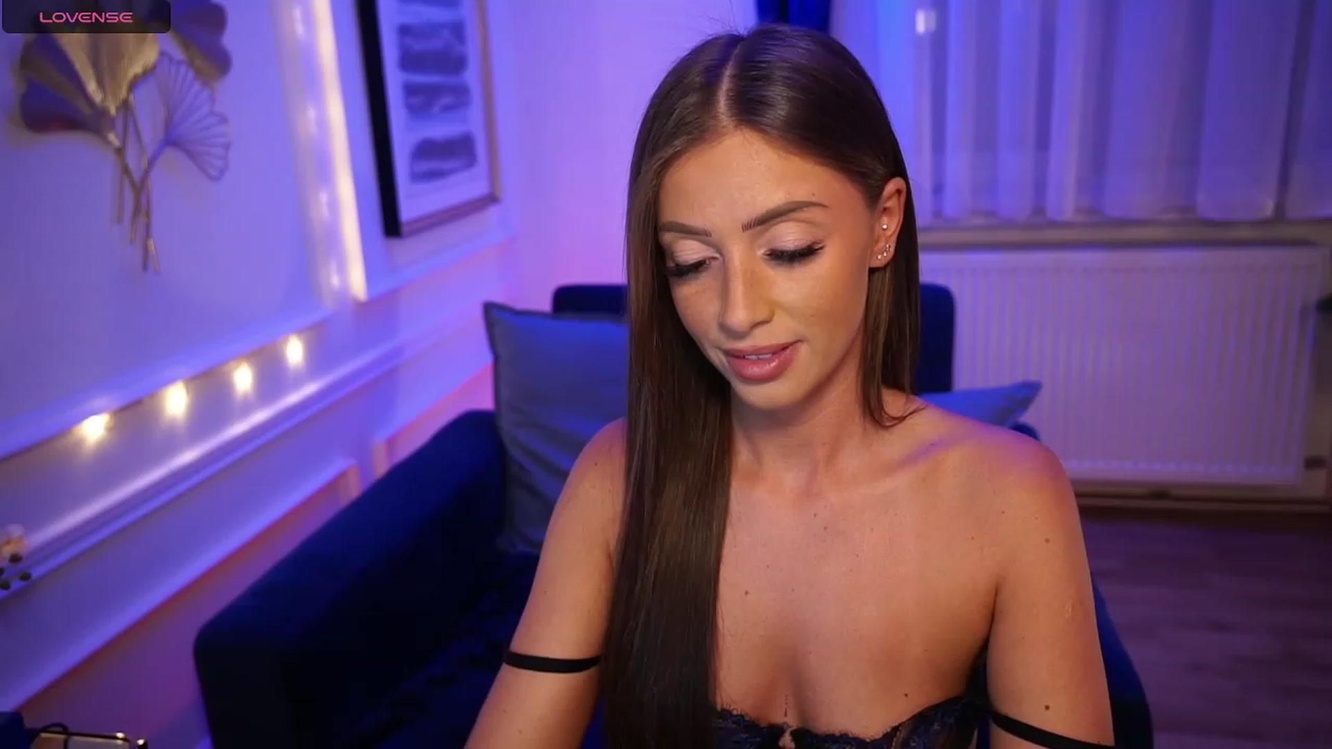 Gallery image thumbnail from emma_ruby's myfreecams stream on, 08/31/2023, 18:37 image 19 of 20