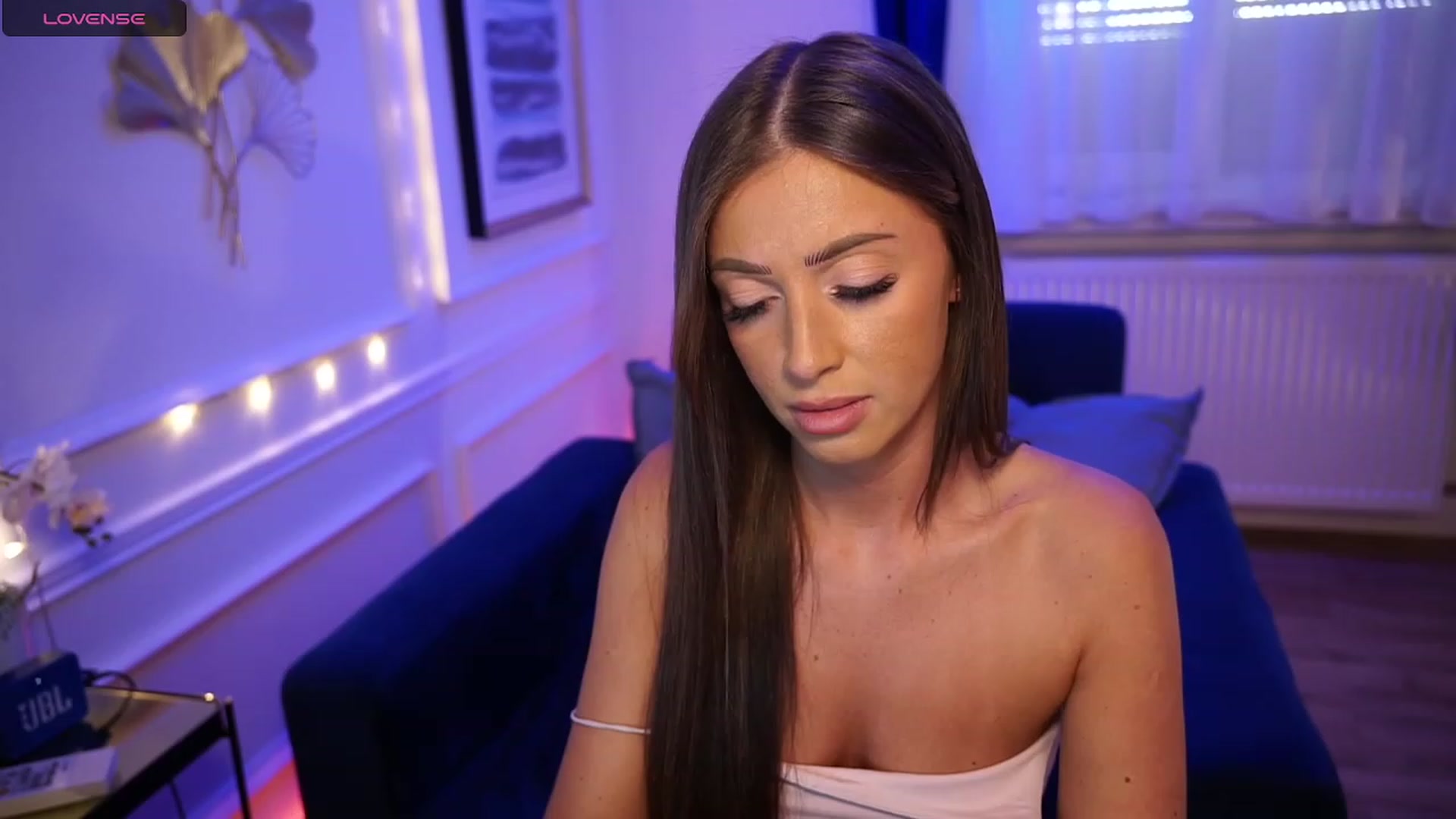 Gallery image thumbnail from emma_ruby's myfreecams stream on, 09/06/2023, 14:41 image 1 of 20