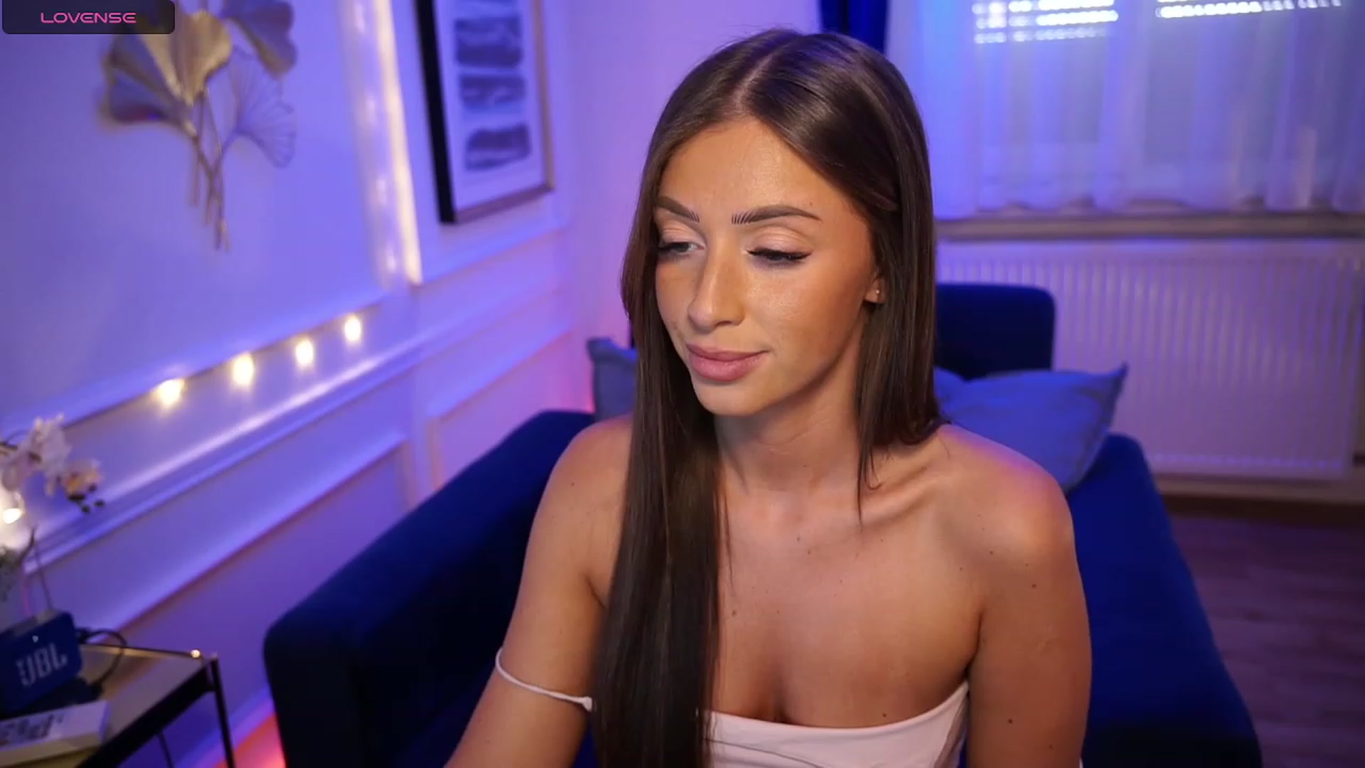 Gallery image thumbnail from emma_ruby's myfreecams stream on, 09/06/2023, 14:41 image 6 of 20