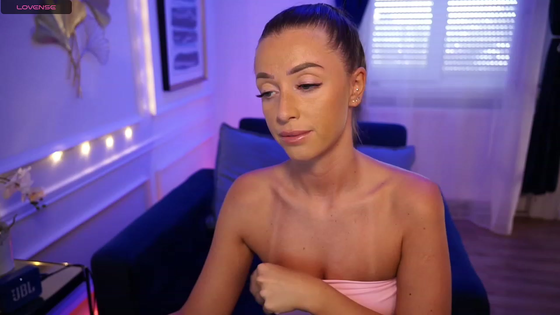 Gallery image thumbnail from emma_ruby's myfreecams stream on, 09/09/2023, 13:49 image 6 of 20