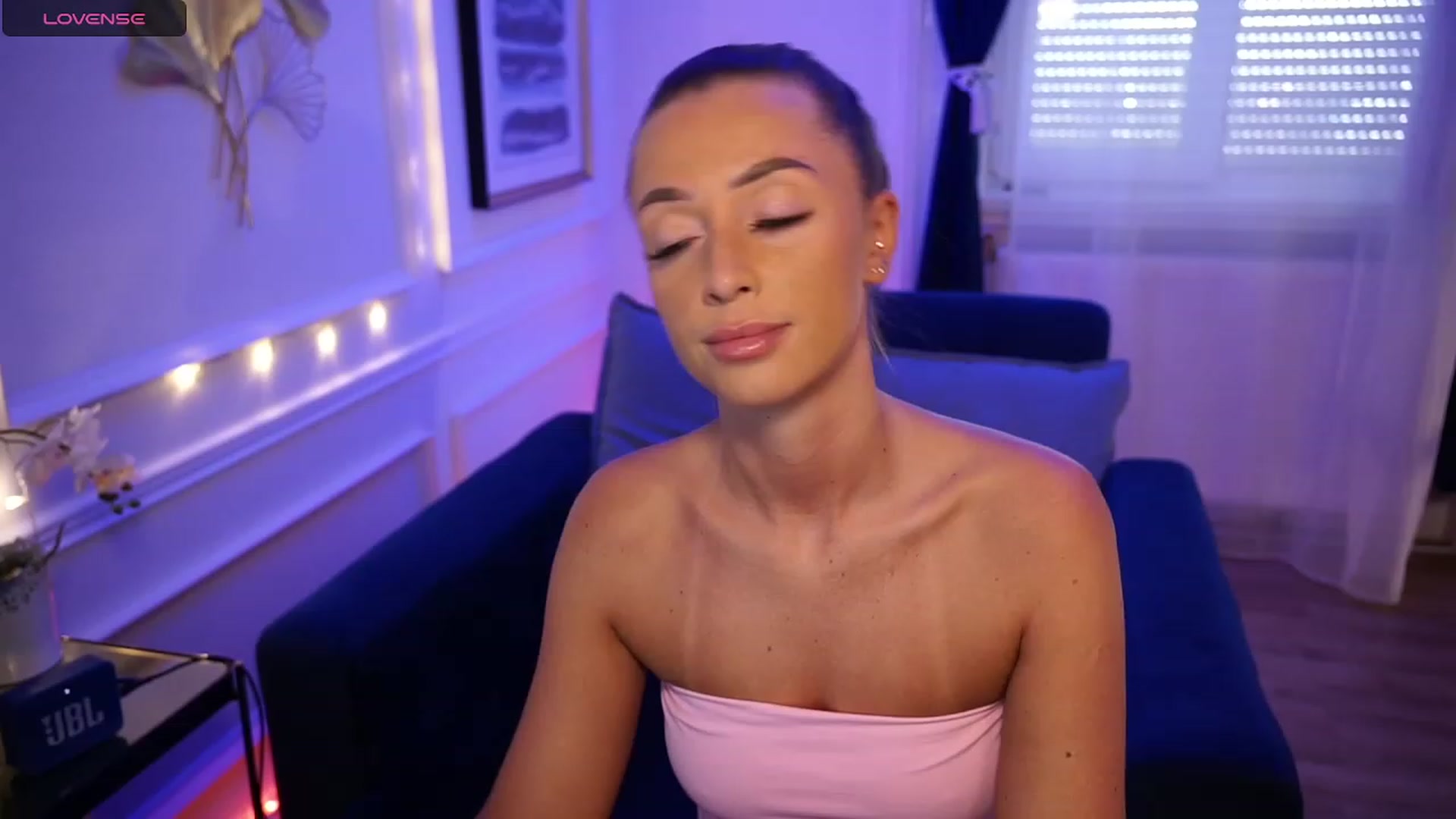 Gallery image thumbnail from emma_ruby's myfreecams stream on, 09/09/2023, 13:49 image 16 of 20