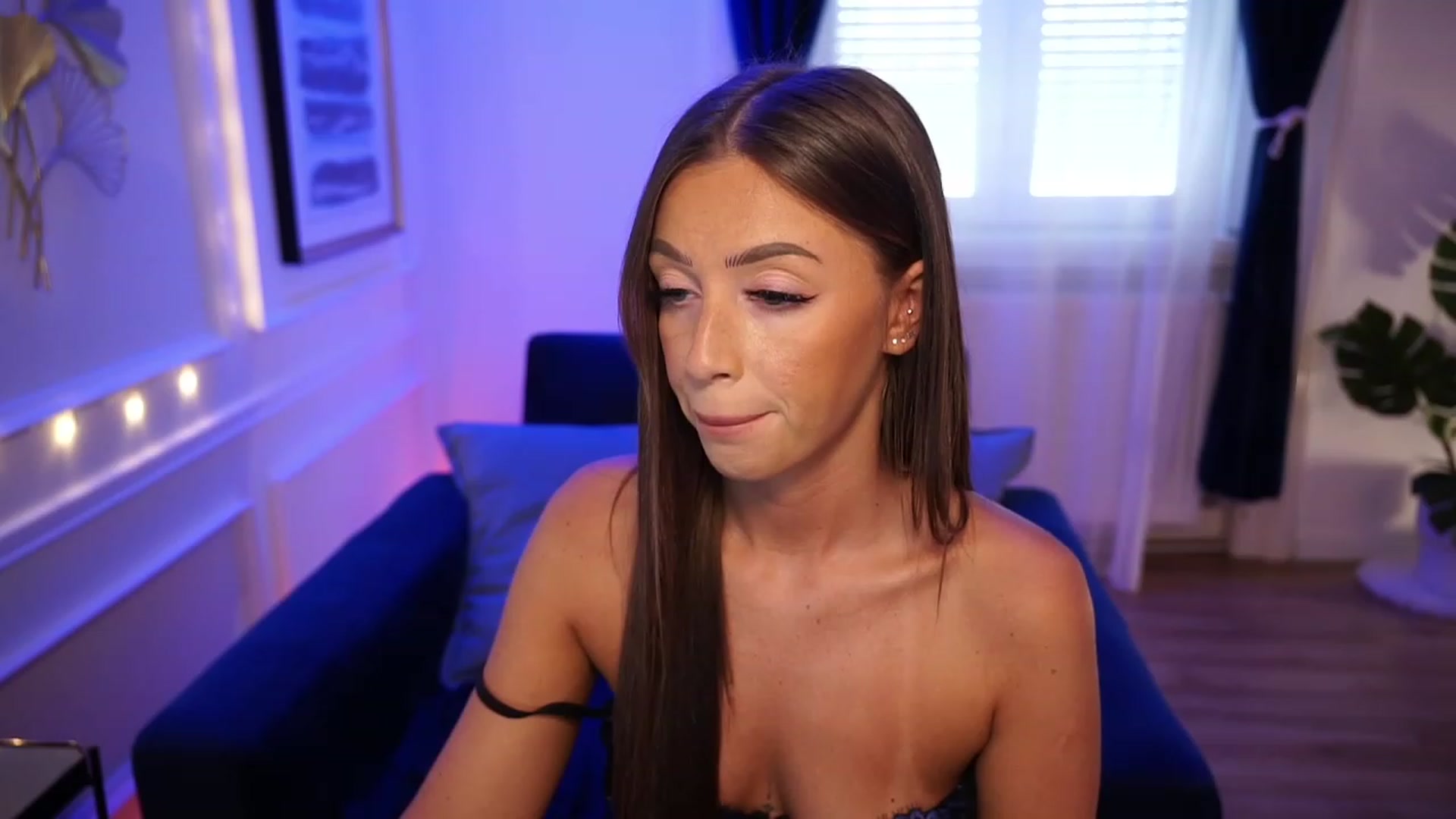Gallery image thumbnail from emma_ruby's myfreecams stream on, 09/15/2023, 13:18 image 12 of 20