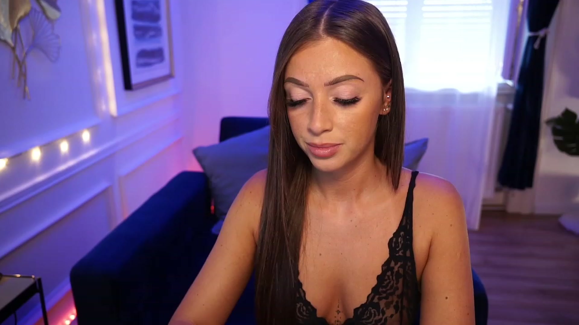 Gallery image thumbnail from emma_ruby's myfreecams stream on, 09/16/2023, 11:06 image 12 of 20