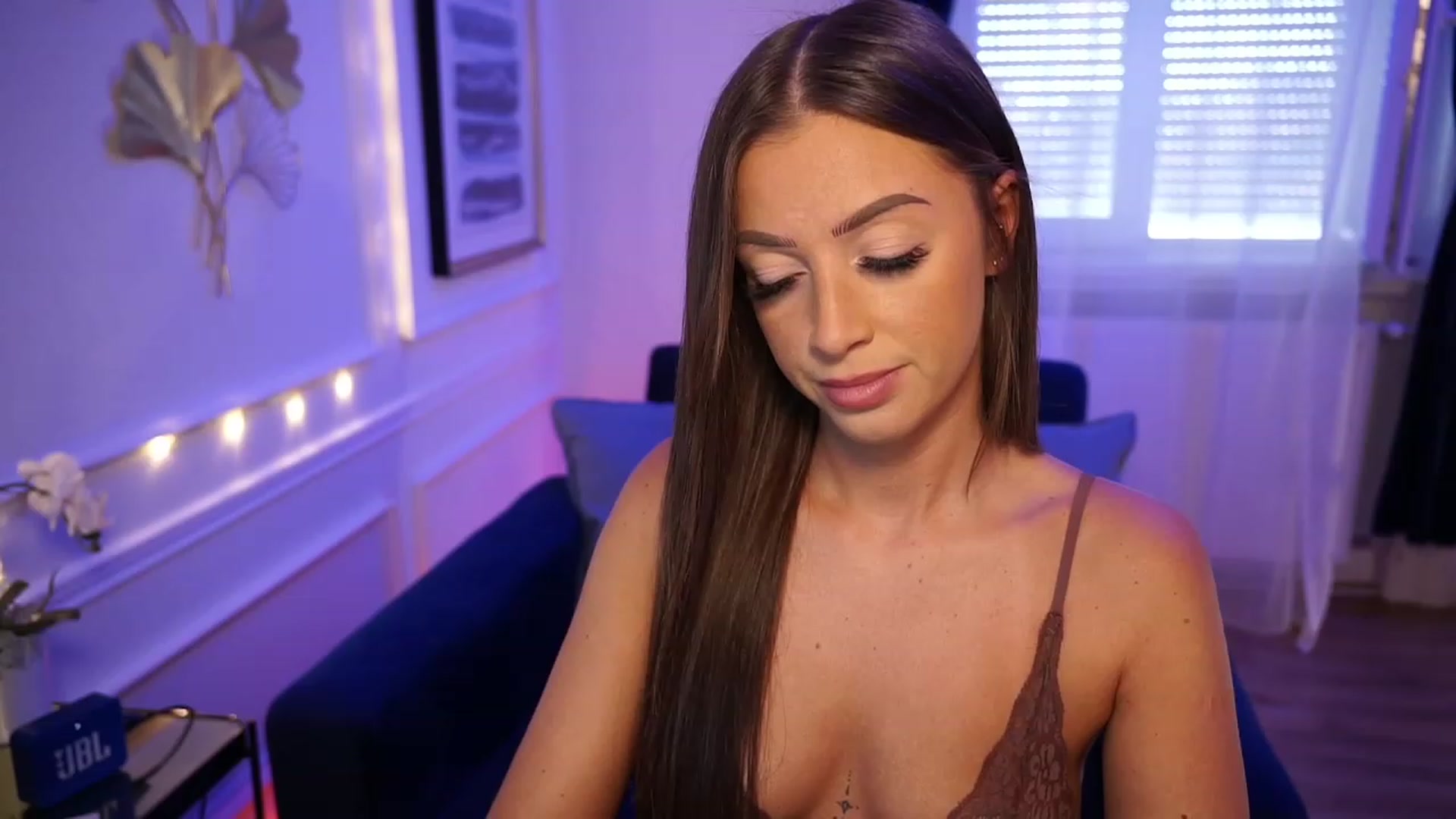 Gallery image thumbnail from emma_ruby's myfreecams stream on, 09/19/2023, 11:50 image 9 of 20