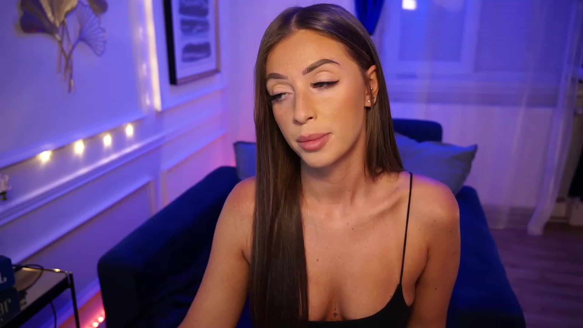 Gallery image thumbnail from emma_ruby's myfreecams stream on, 09/20/2023, 20:33 image 3 of 20