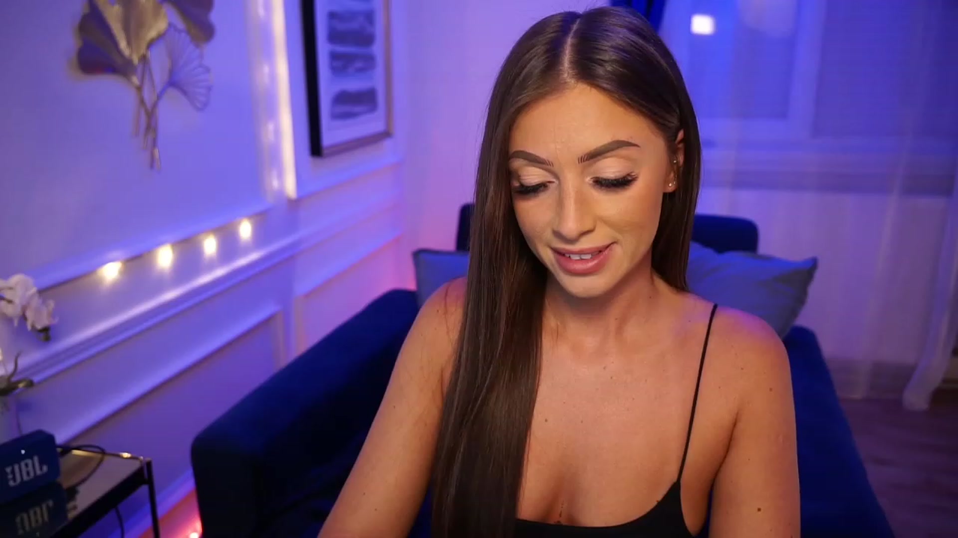 Gallery image thumbnail from emma_ruby's myfreecams stream on, 09/20/2023, 20:33 image 2 of 20