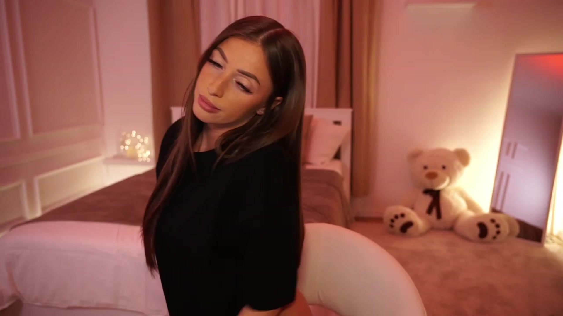 Gallery image thumbnail from emma_ruby's myfreecams stream on, 10/07/2023, 18:00 image 10 of 20