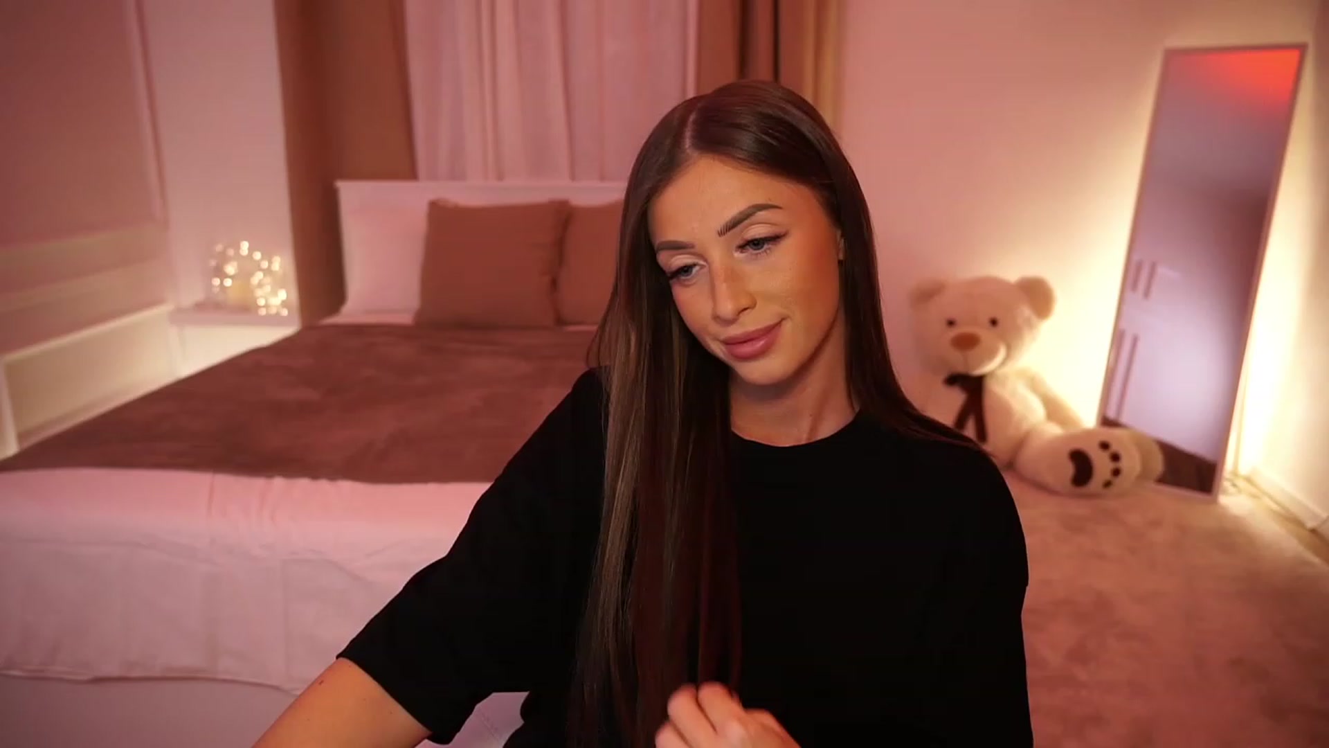 Gallery image thumbnail from emma_ruby's myfreecams stream on, 10/07/2023, 18:00 image 18 of 20