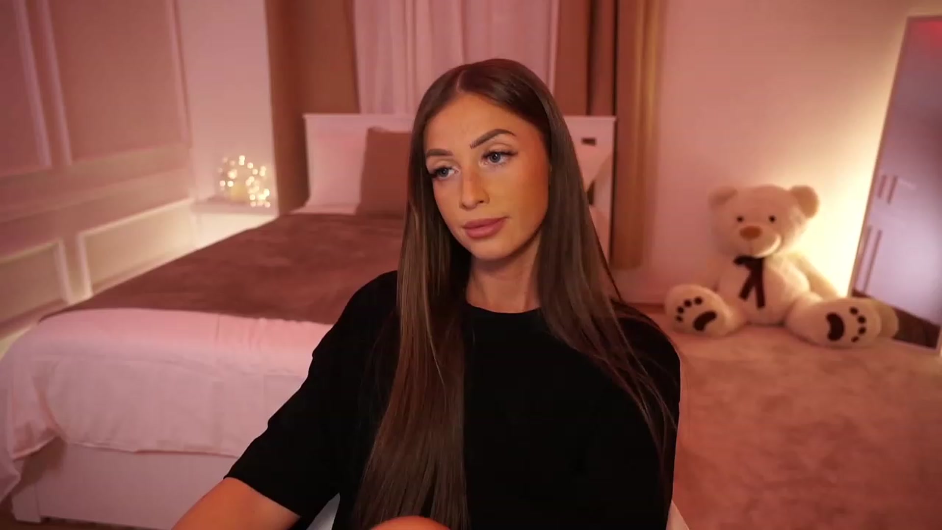 Gallery image thumbnail from emma_ruby's myfreecams stream on, 10/07/2023, 18:00 image 12 of 20
