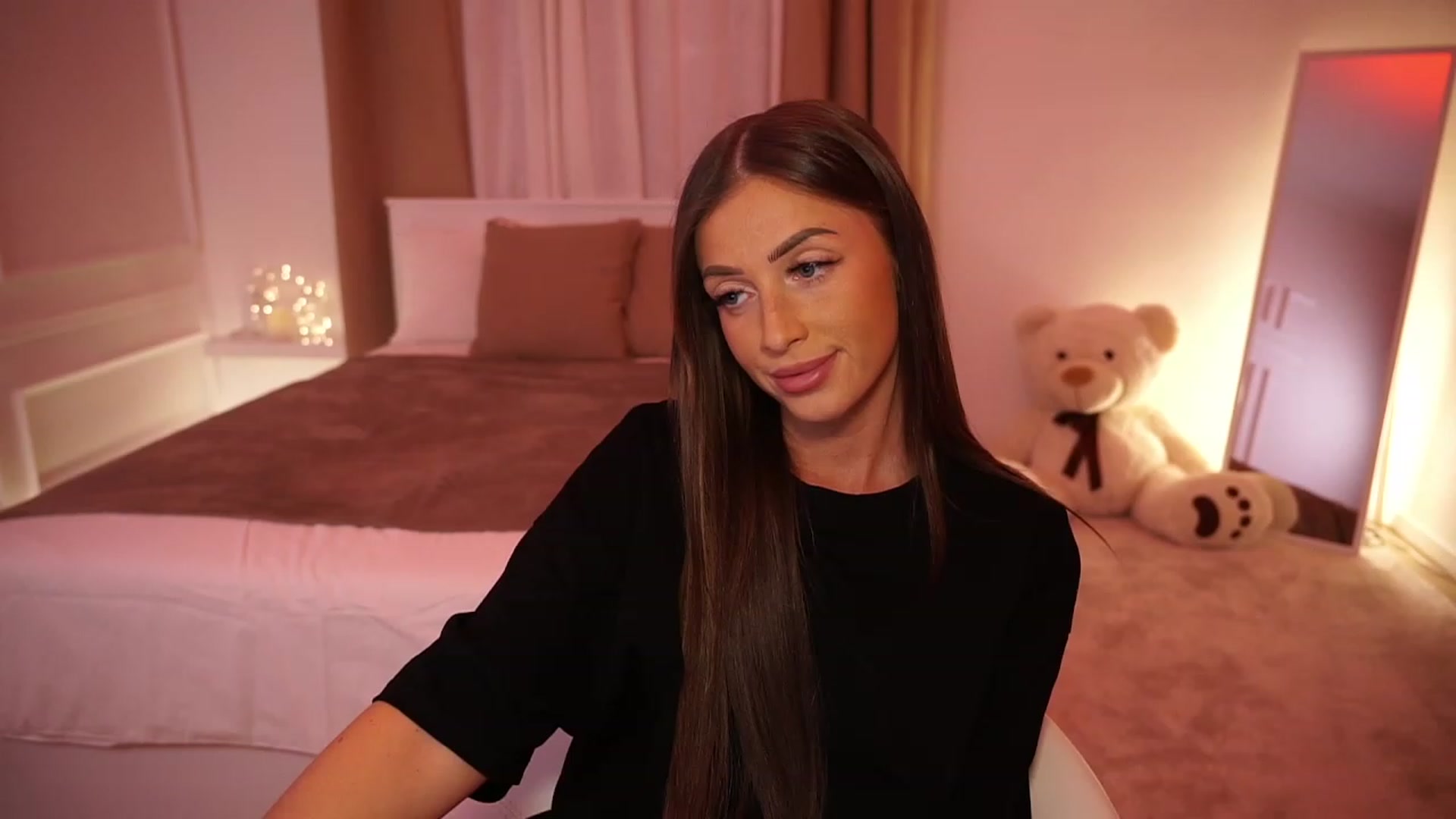 Gallery image thumbnail from emma_ruby's myfreecams stream on, 10/07/2023, 18:00 image 20 of 20