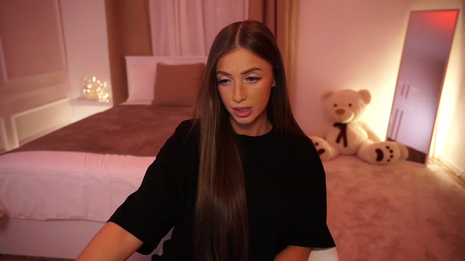 Gallery image thumbnail from emma_ruby's myfreecams stream on, 10/07/2023, 18:00 image 2 of 20