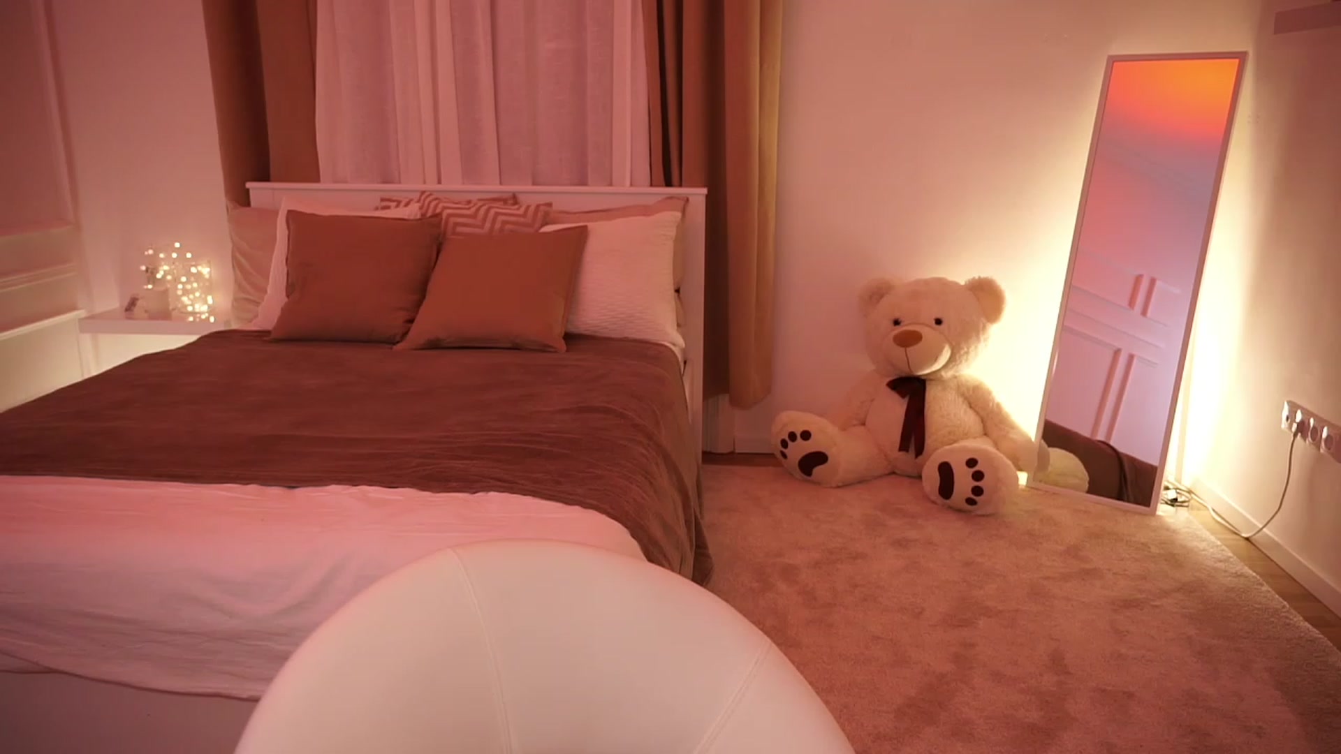 Gallery image thumbnail from emma_ruby's myfreecams stream on, 10/21/2023, 17:59 image 12 of 20