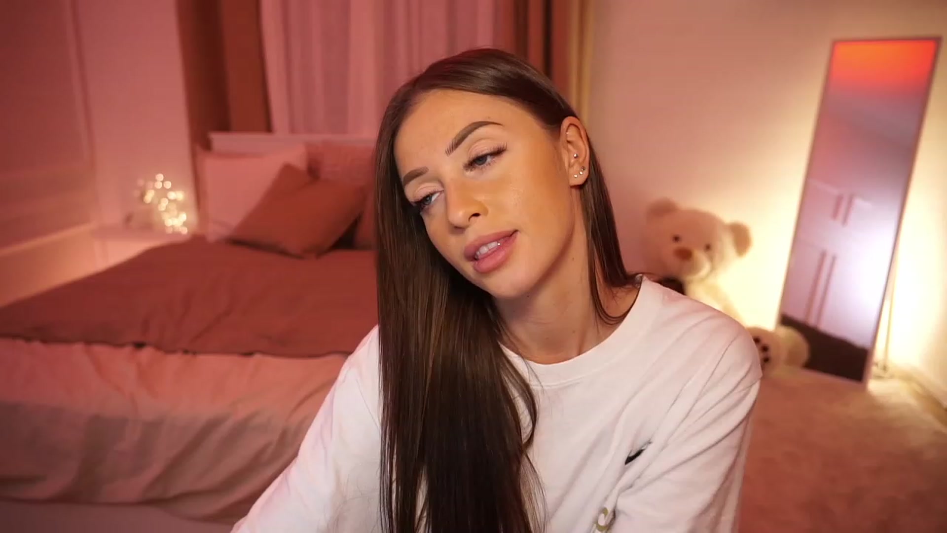 Gallery image thumbnail from emma_ruby's myfreecams stream on, 10/24/2023, 23:54 image 12 of 20