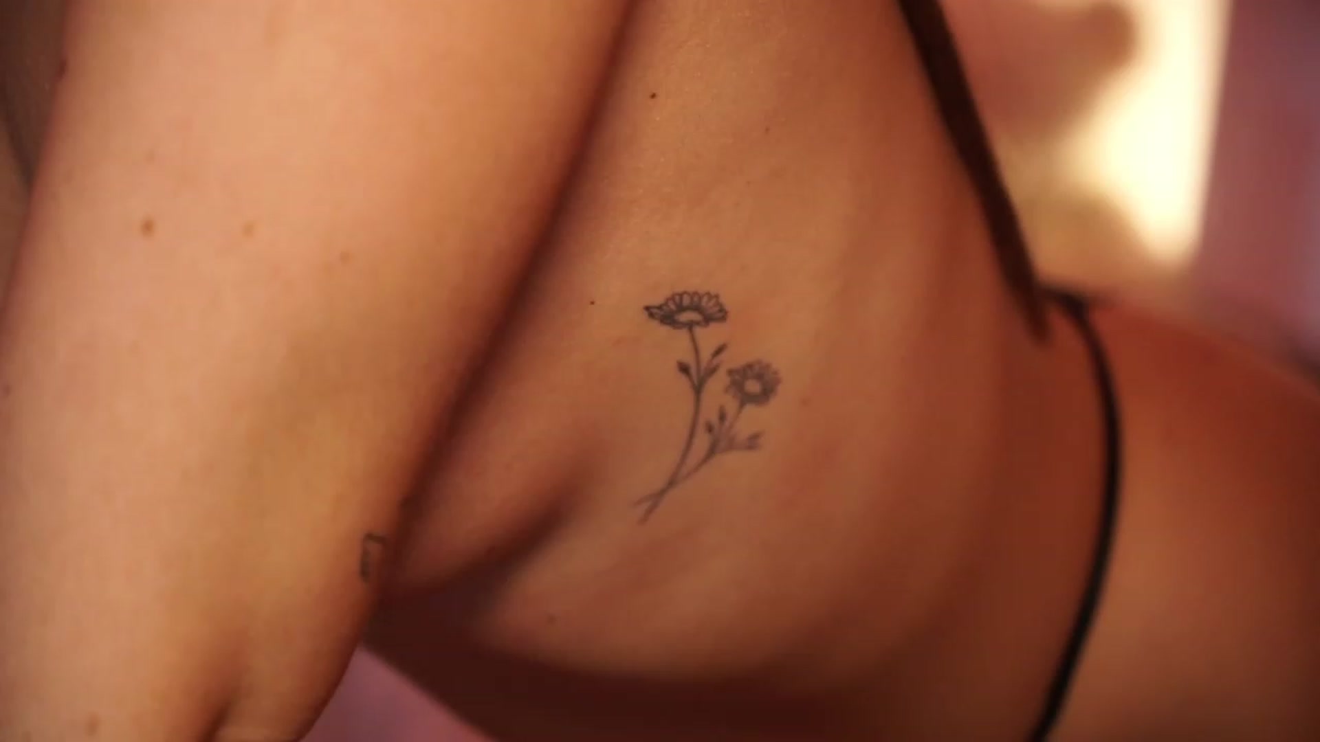 Gallery image thumbnail from emma_ruby's myfreecams stream on, 10/27/2023, 13:54 image 10 of 20