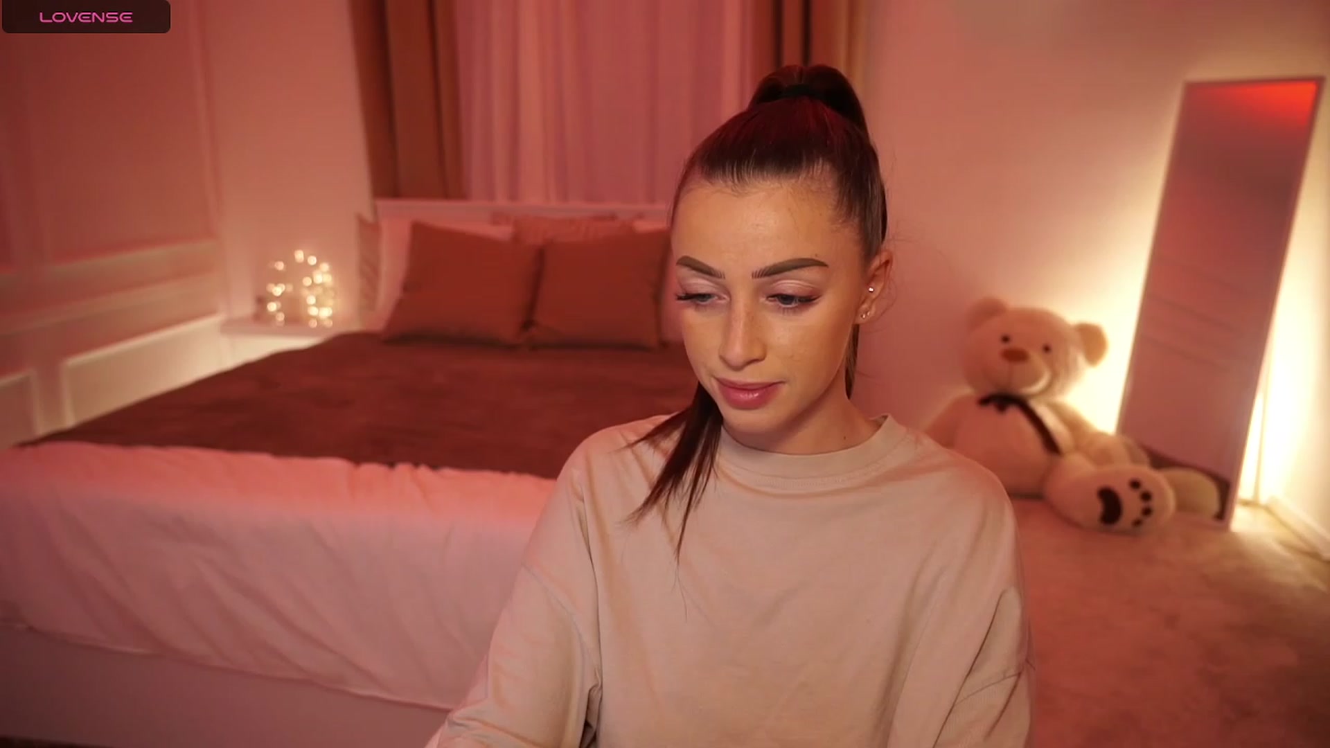 Gallery image thumbnail from emma_ruby's myfreecams stream on, 11/03/2023, 24:32 image 9 of 20