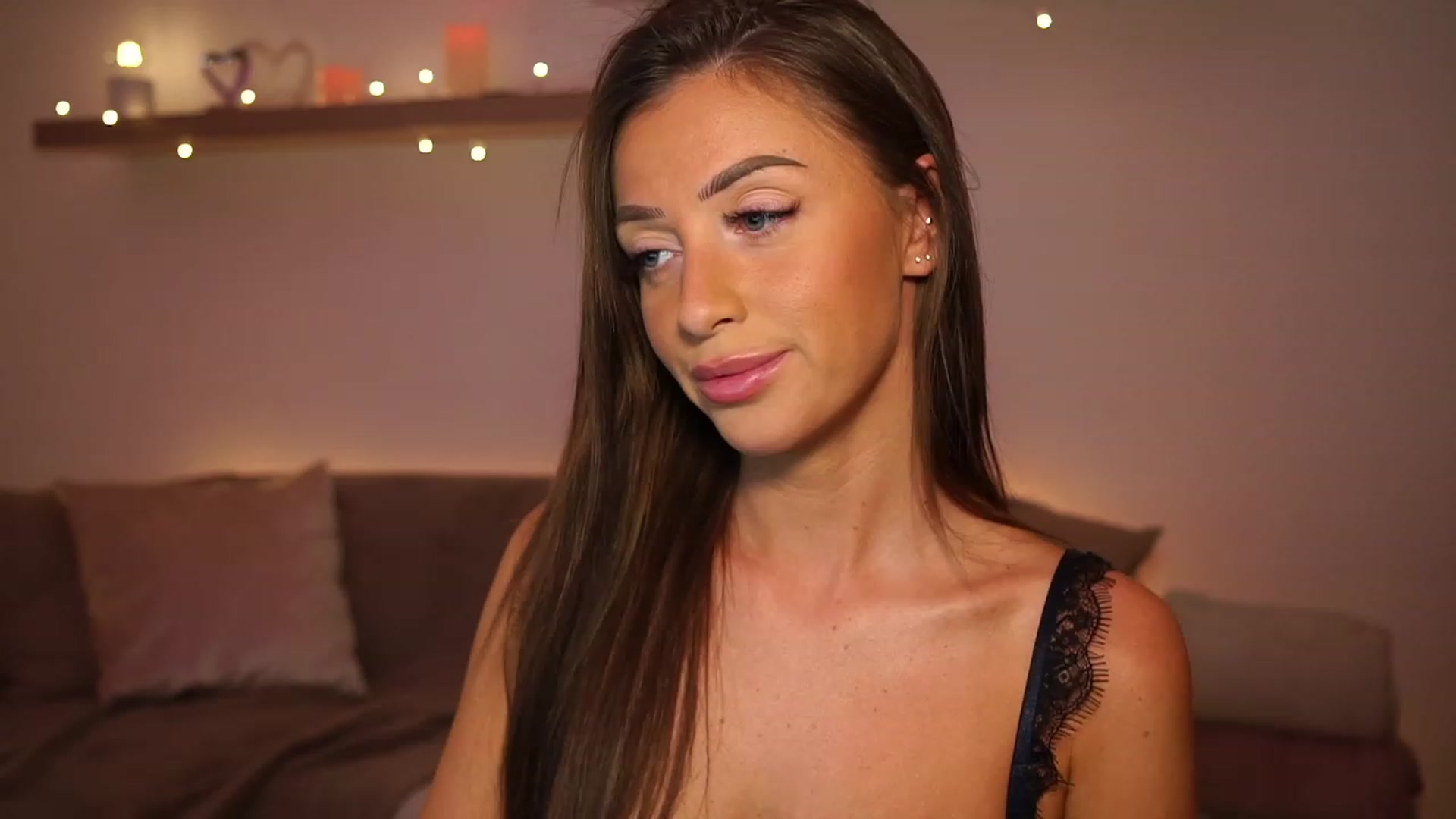Gallery image thumbnail from emma_ruby's myfreecams stream on, 11/17/2023, 18:52 image 13 of 20
