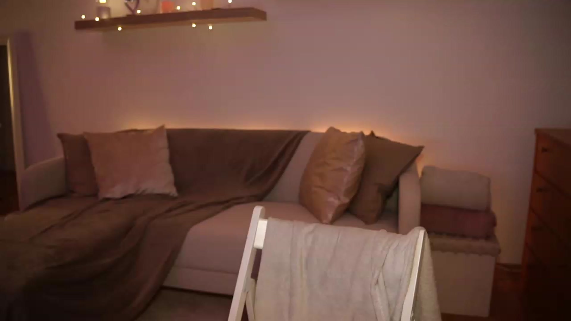 Gallery image thumbnail from emma_ruby's myfreecams stream on, 11/17/2023, 21:18 image 11 of 20