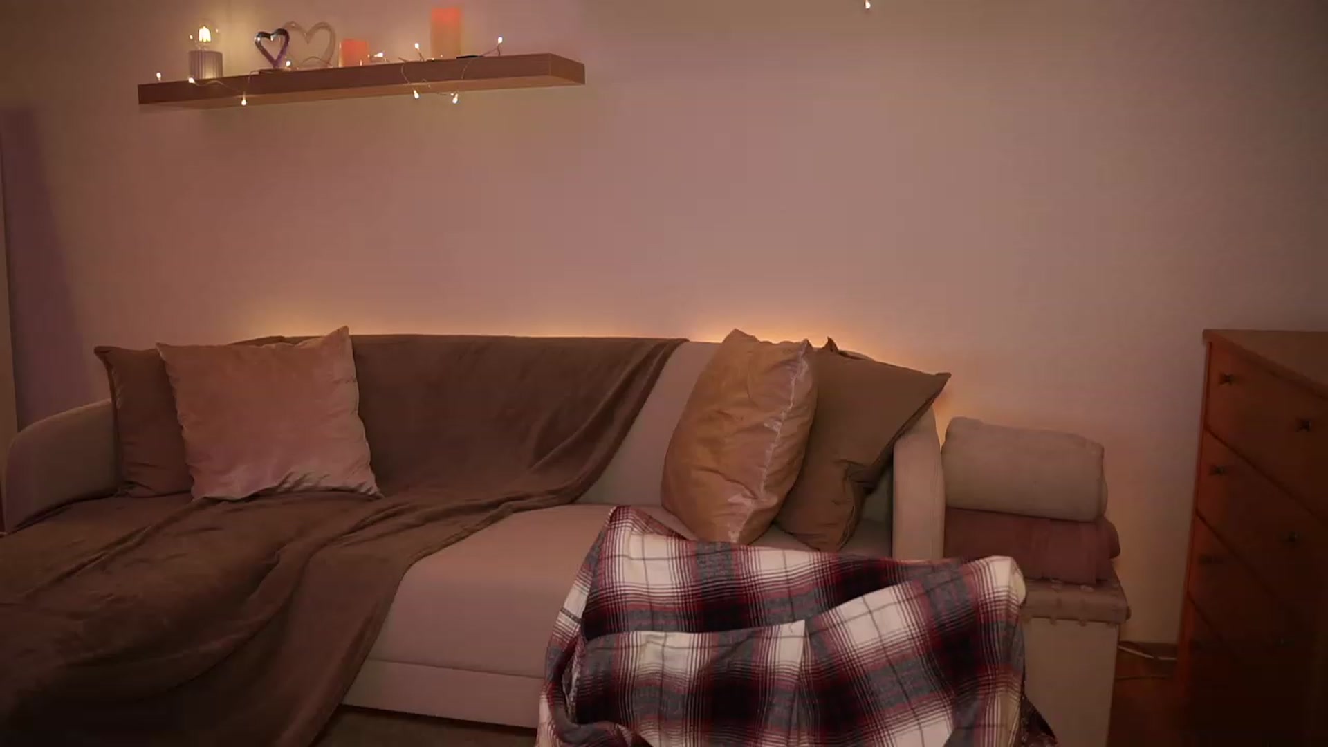 Gallery image thumbnail from emma_ruby's myfreecams stream on, 11/17/2023, 21:18 image 1 of 20