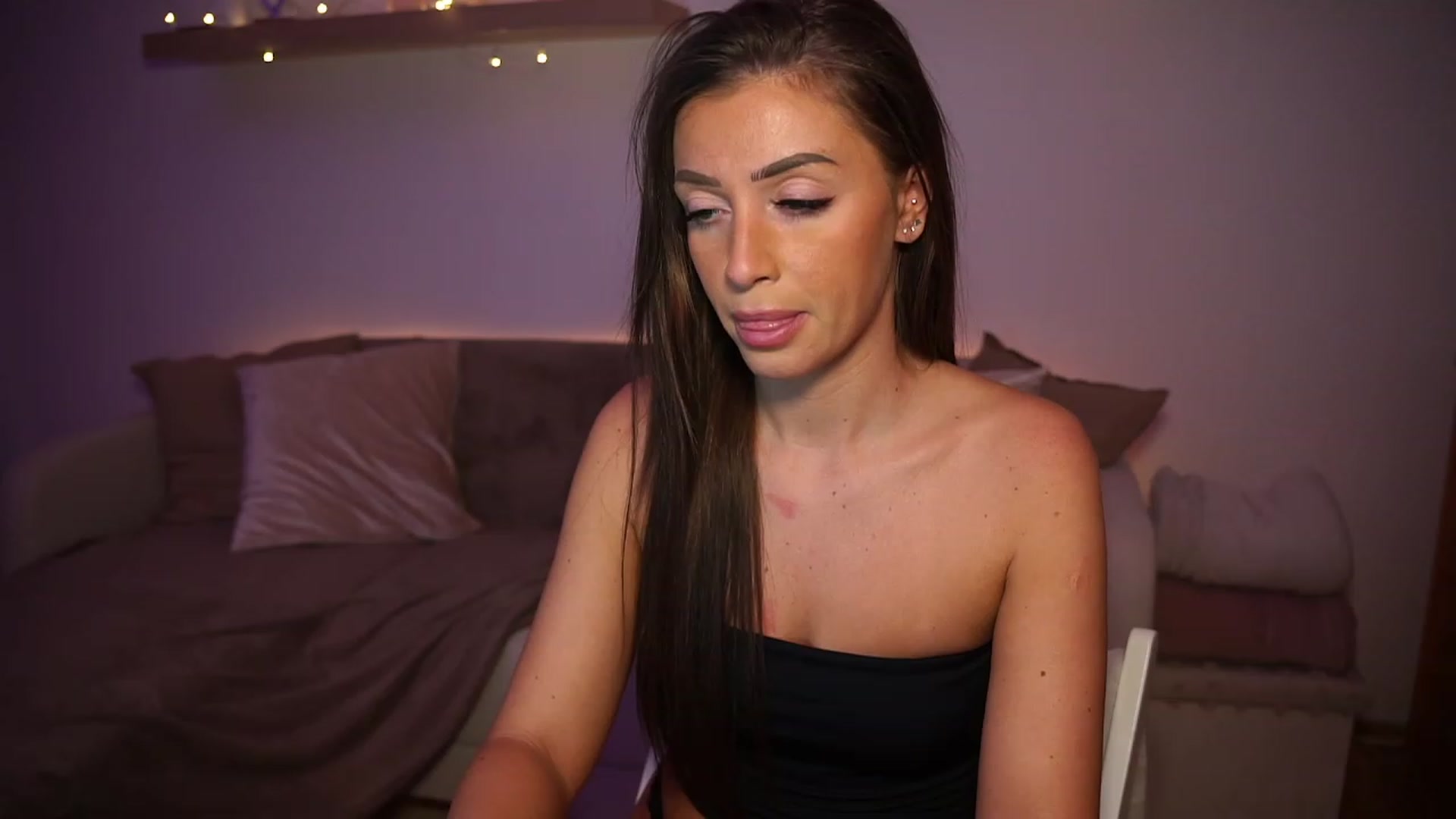 Gallery image thumbnail from emma_ruby's myfreecams stream on, 11/27/2023, 19:48 image 20 of 20