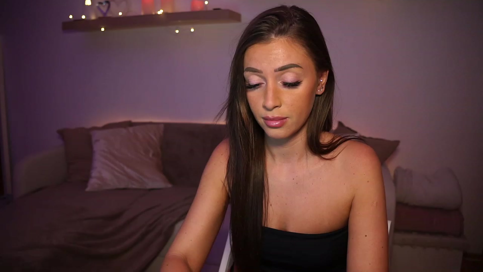 Gallery image thumbnail from emma_ruby's myfreecams stream on, 11/27/2023, 19:48 image 3 of 20