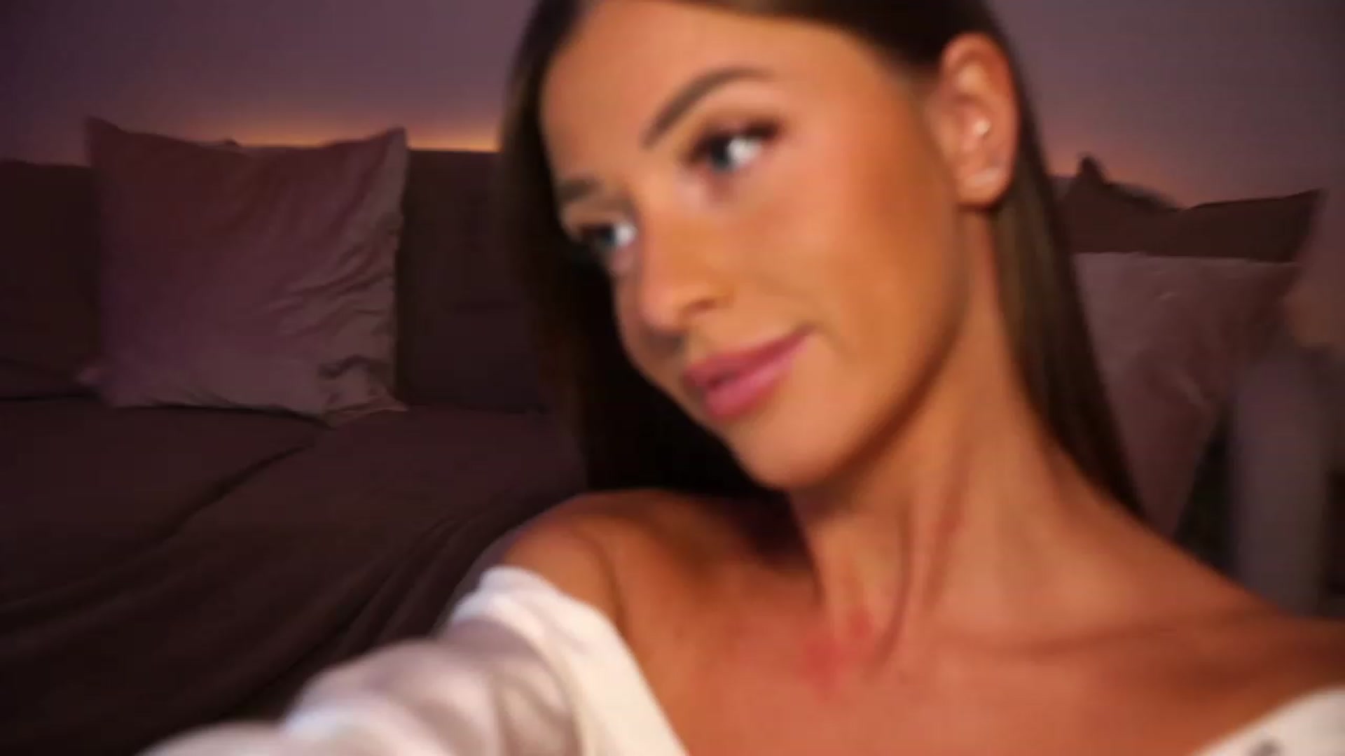 Gallery image thumbnail from emma_ruby's myfreecams stream on, 12/03/2023, 16:02 image 6 of 20