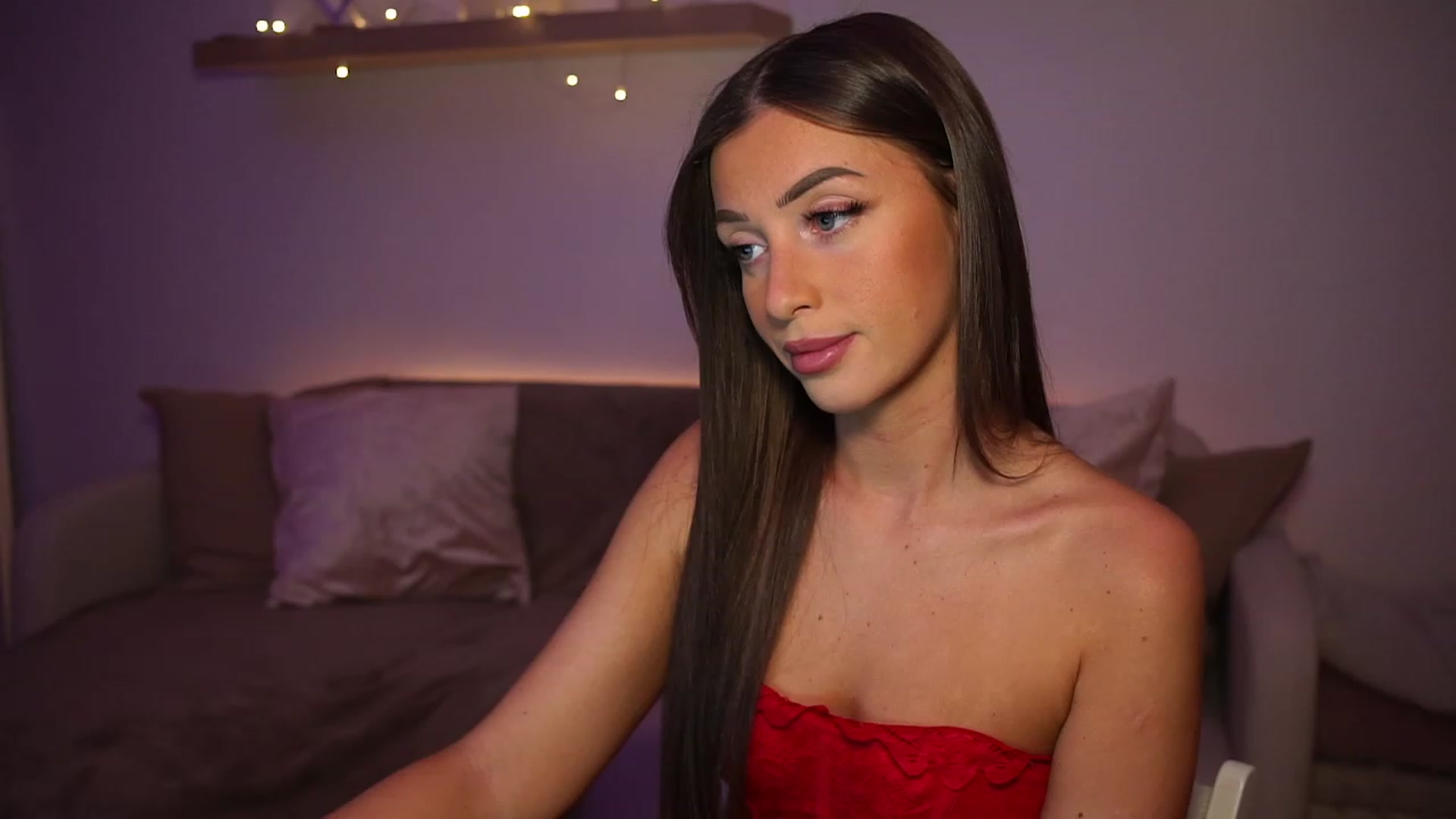 Gallery image thumbnail from emma_ruby's myfreecams stream on, 12/05/2023, 18:47 image 10 of 20