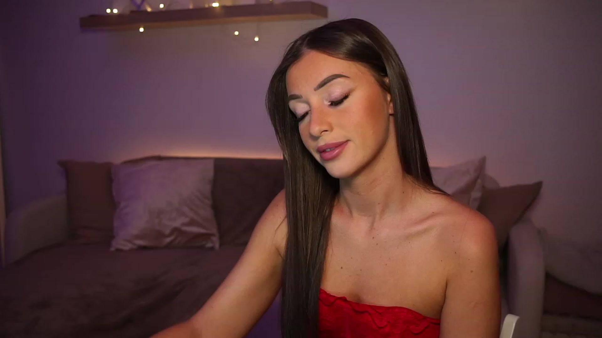 Gallery image thumbnail from emma_ruby's myfreecams stream on, 12/05/2023, 18:47 image 11 of 20