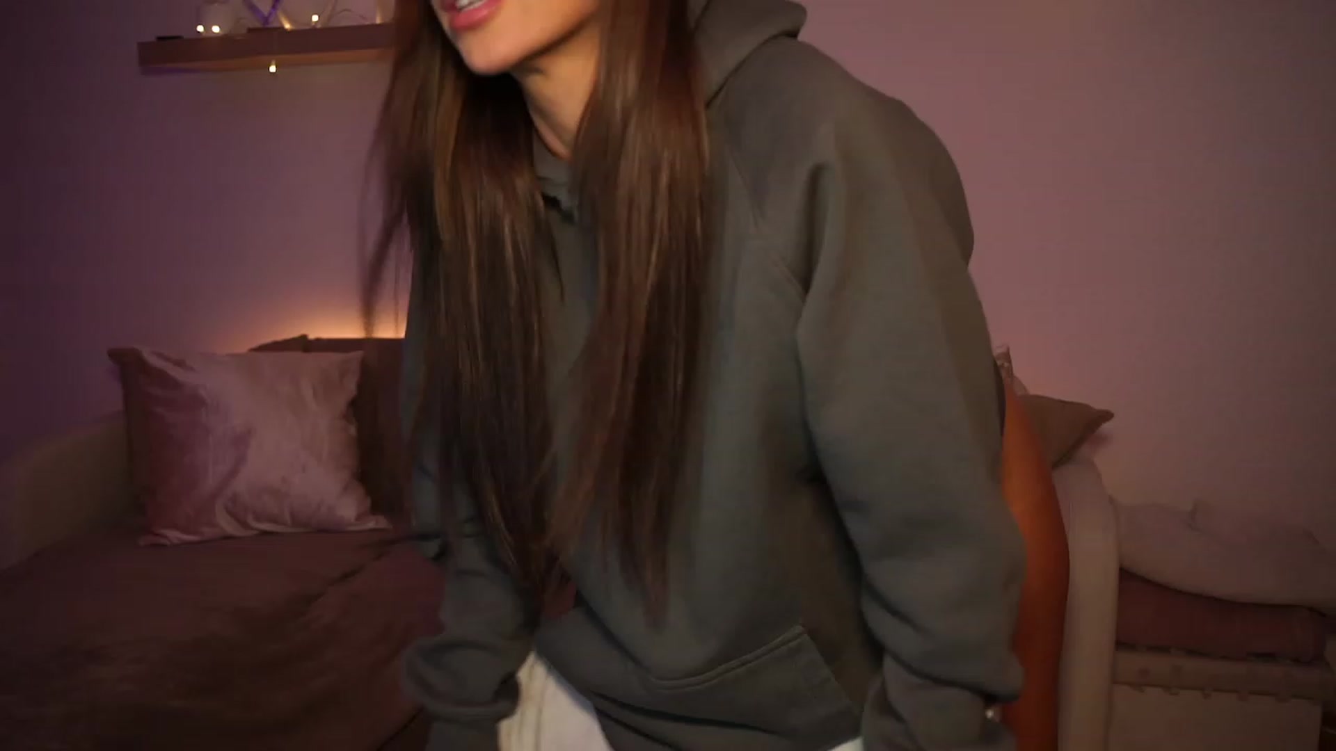 Gallery image thumbnail from emma_ruby's myfreecams stream on, 12/06/2023, 22:33 image 11 of 20