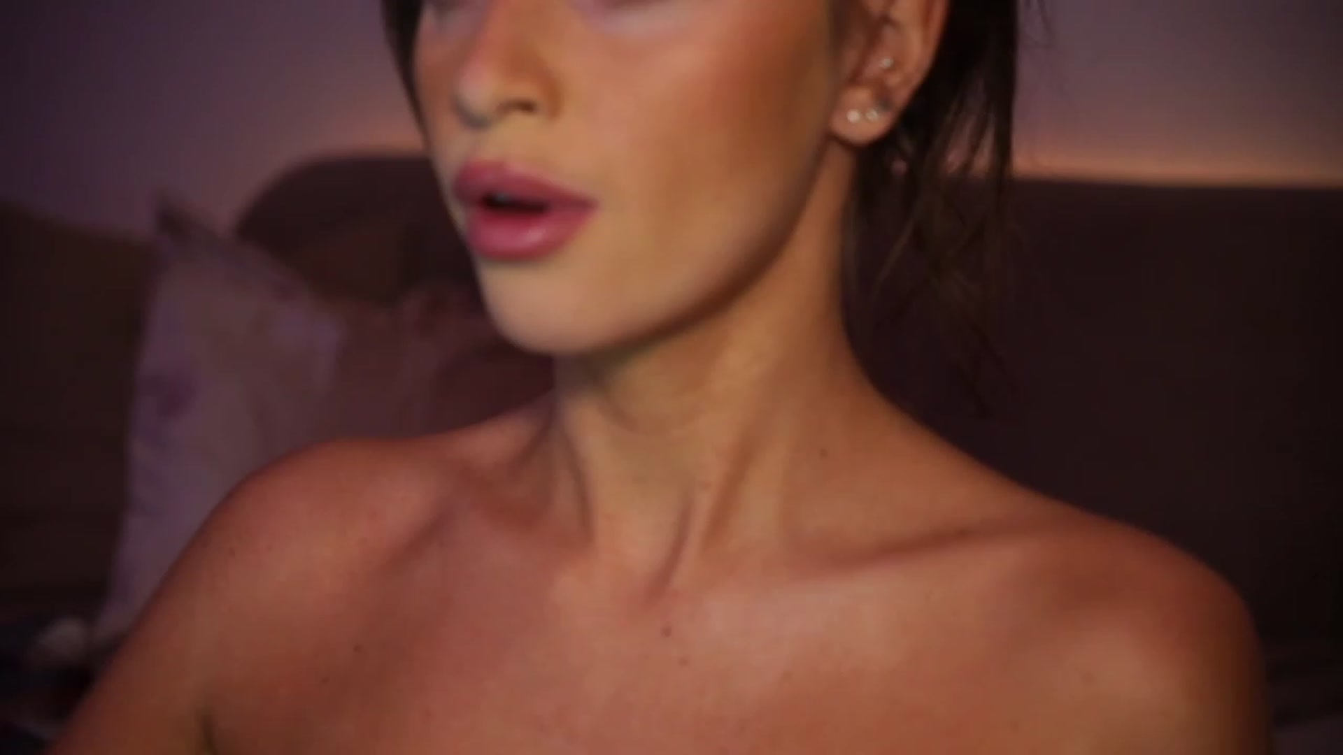 Gallery image thumbnail from emma_ruby's myfreecams stream on, 12/10/2023, 21:54 image 11 of 20