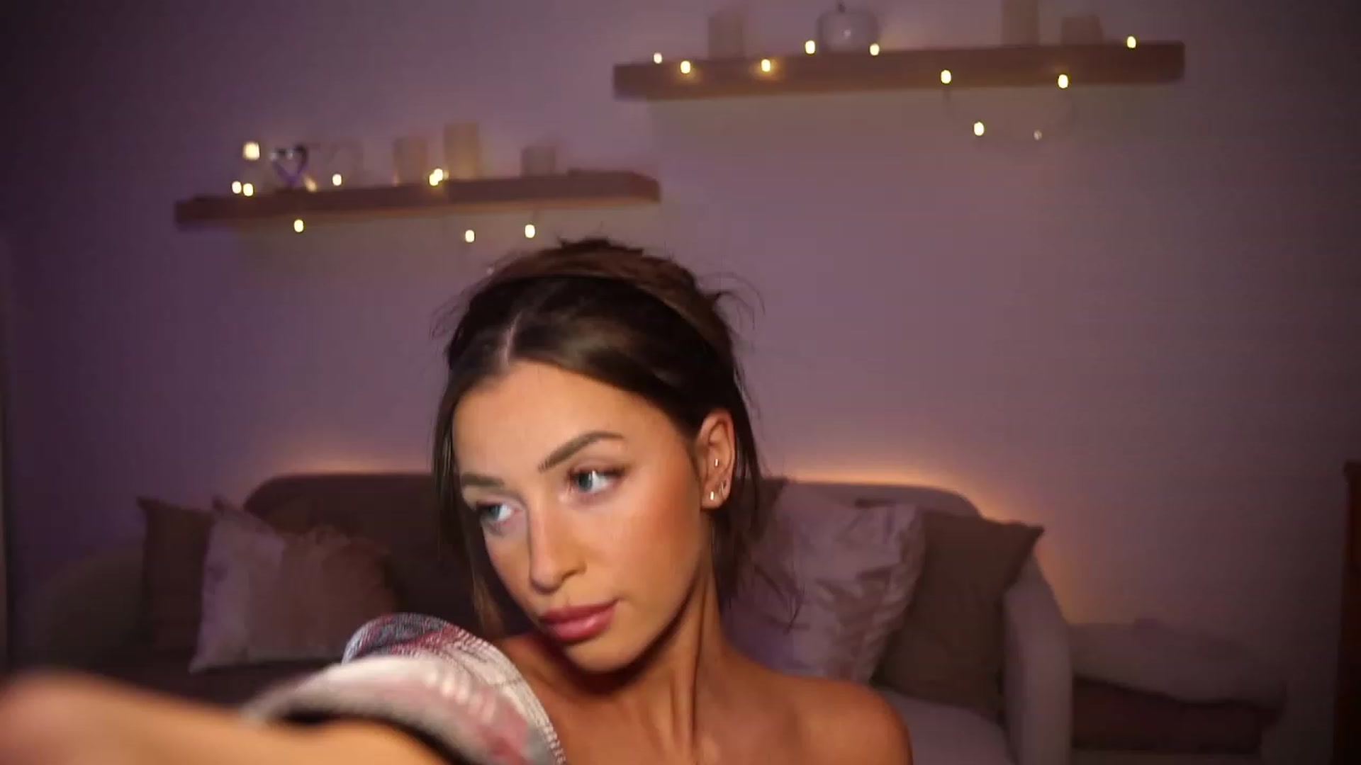 Gallery image thumbnail from emma_ruby's myfreecams stream on, 12/10/2023, 21:54 image 19 of 20
